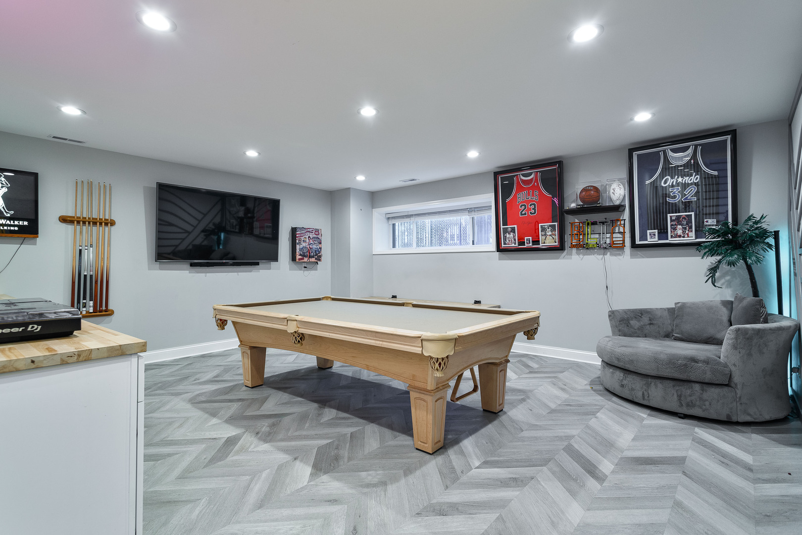 Chicago, Illinois, 60651, United States, 5 Bedrooms Bedrooms, ,6 BathroomsBathrooms,Residential,For Sale,1988146