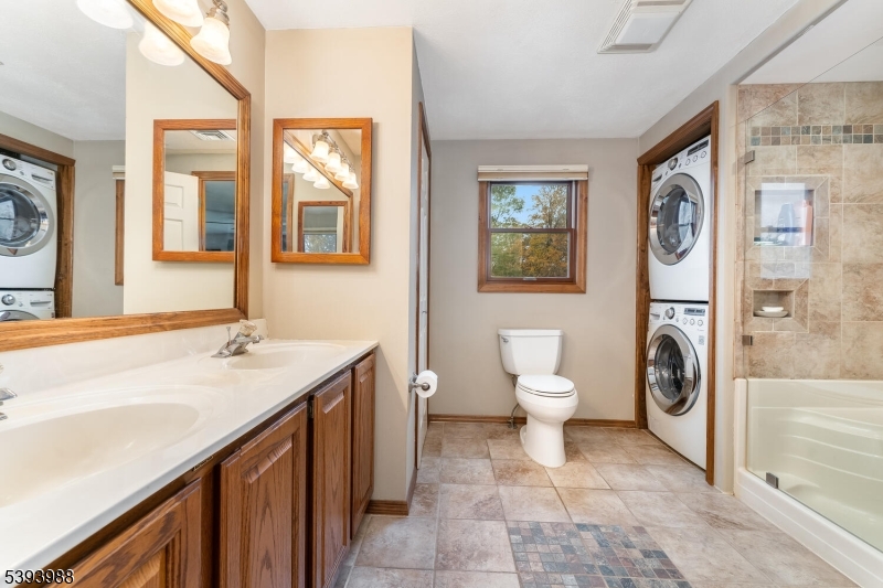 Newton, New Jersey, 07860, United States, 3 Bedrooms Bedrooms, ,3 BathroomsBathrooms,Residential,For Sale,1980842