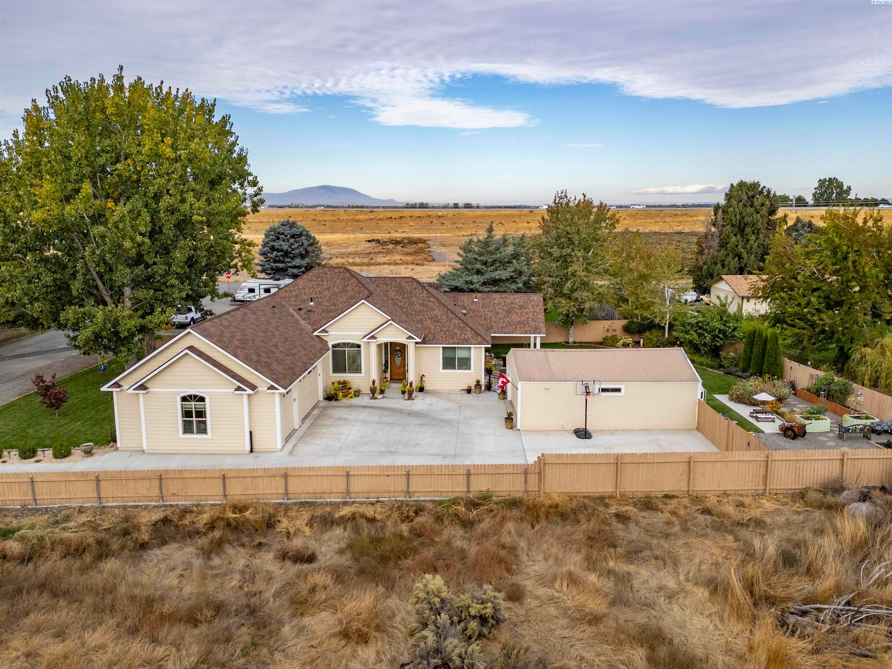 Pasco, Washington, 99301, United States, 3 Bedrooms Bedrooms, ,3 BathroomsBathrooms,Residential,For Sale,1981620