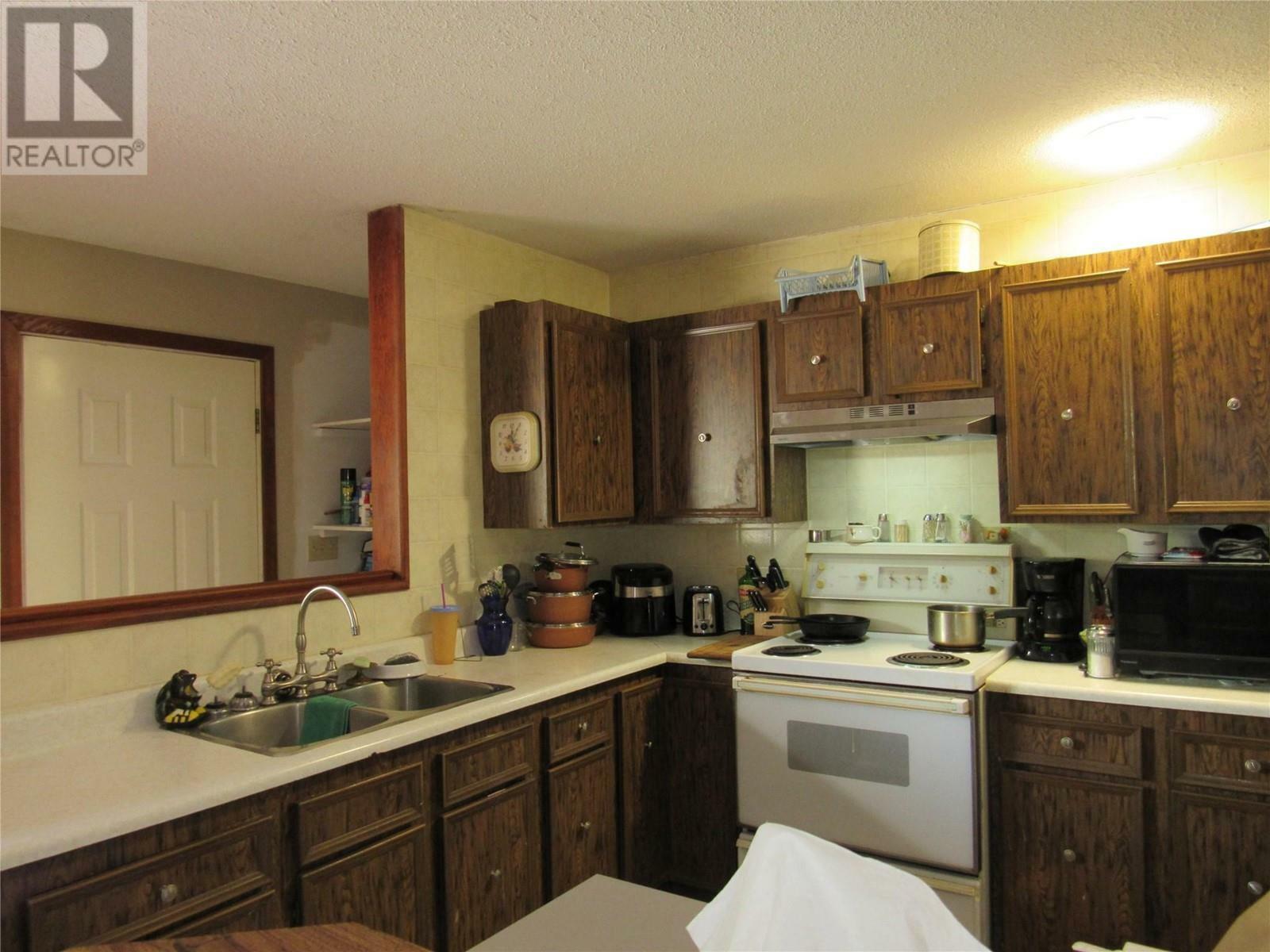 CASTLEGAR, British Columbia, V1N 4P5, CA, 3 Bedrooms Bedrooms, ,3 BathroomsBathrooms,Residential,For Sale,1837763