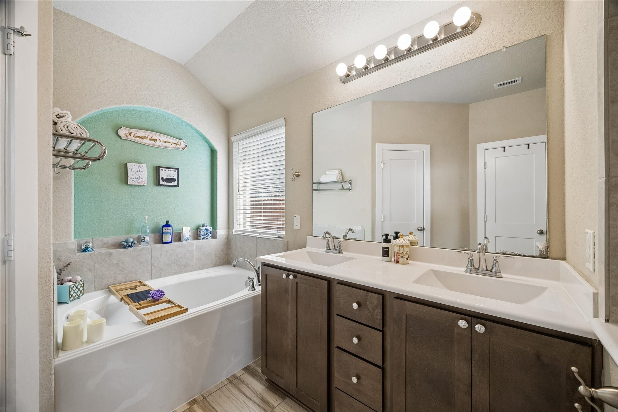  17064 Easter Lily - 物件實景