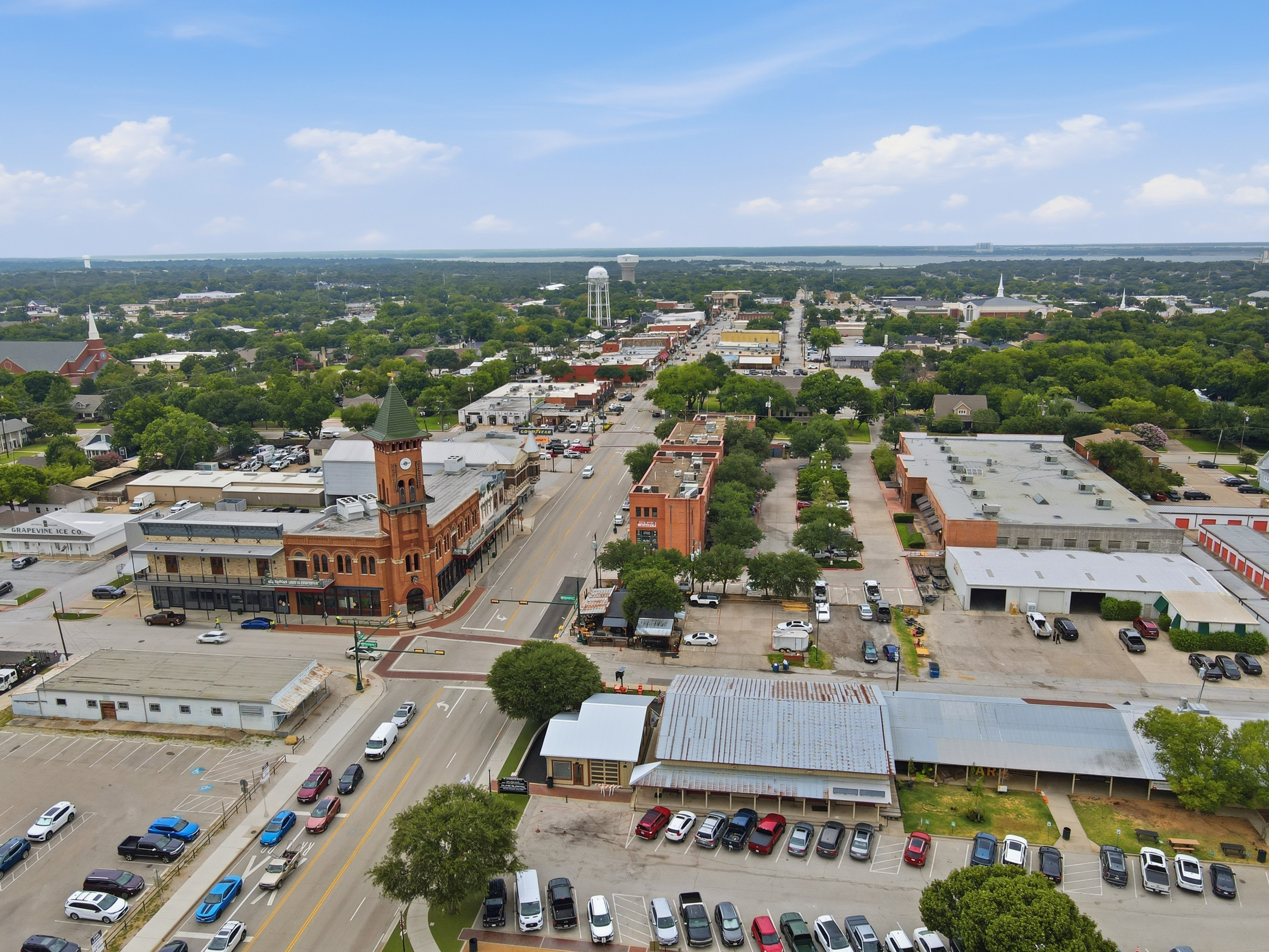  A Rare Opportunity to Live in Historic Downtown Grapevine - 物件實景