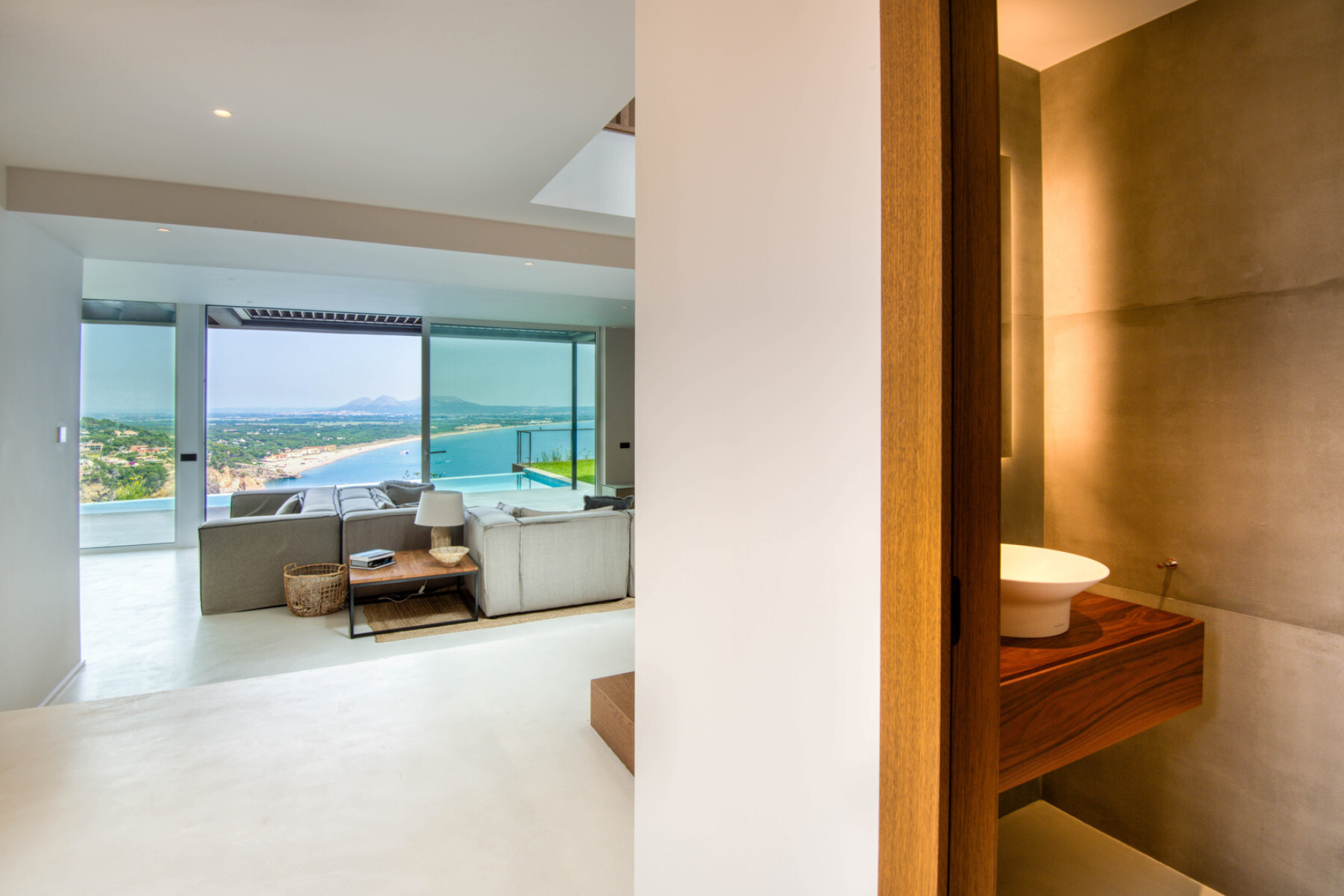  House with swimming pool and sea views in private urbanization in Sa Riera. - 物件實景