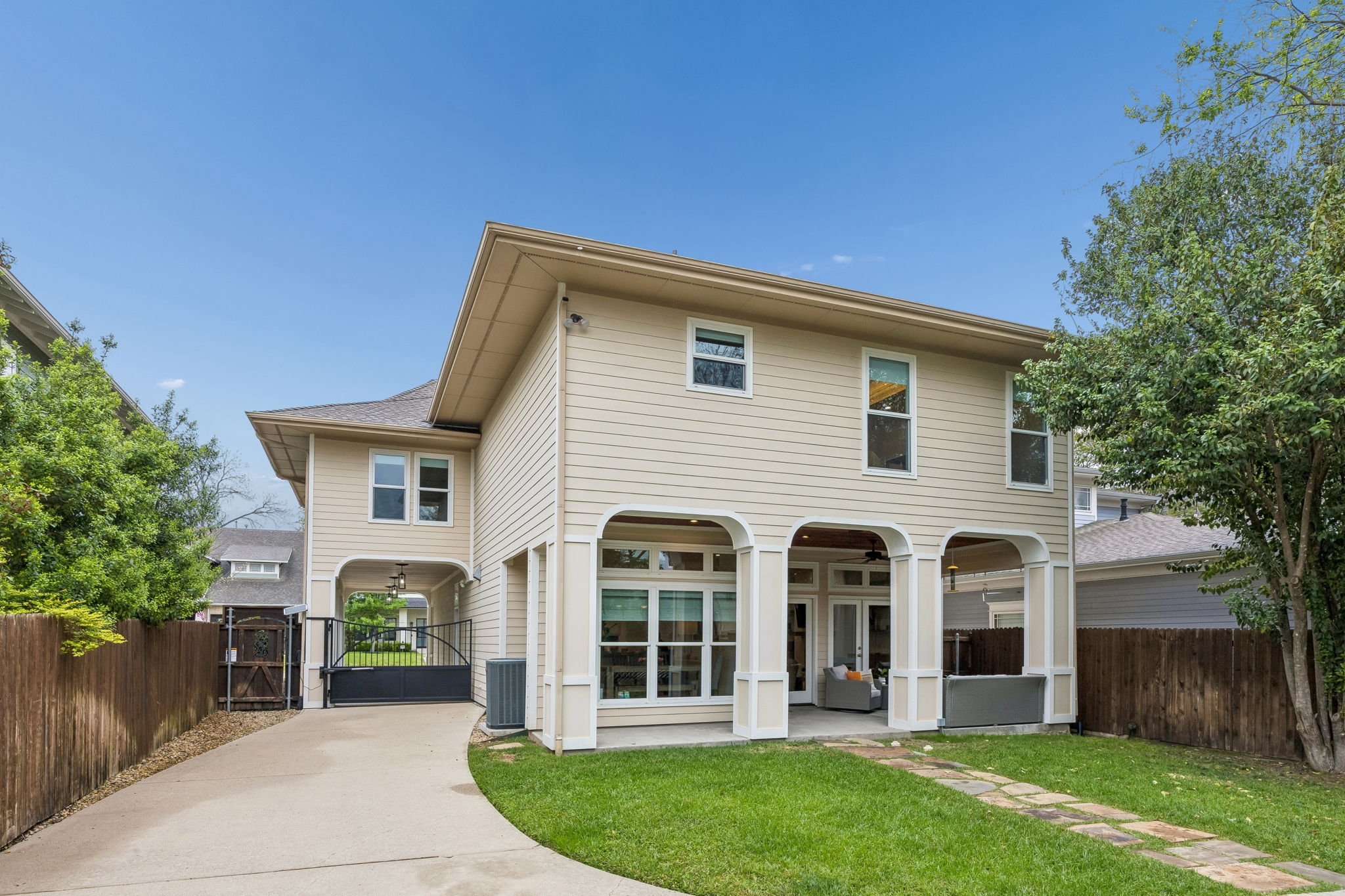  Modern Craftsman in One of Dallas