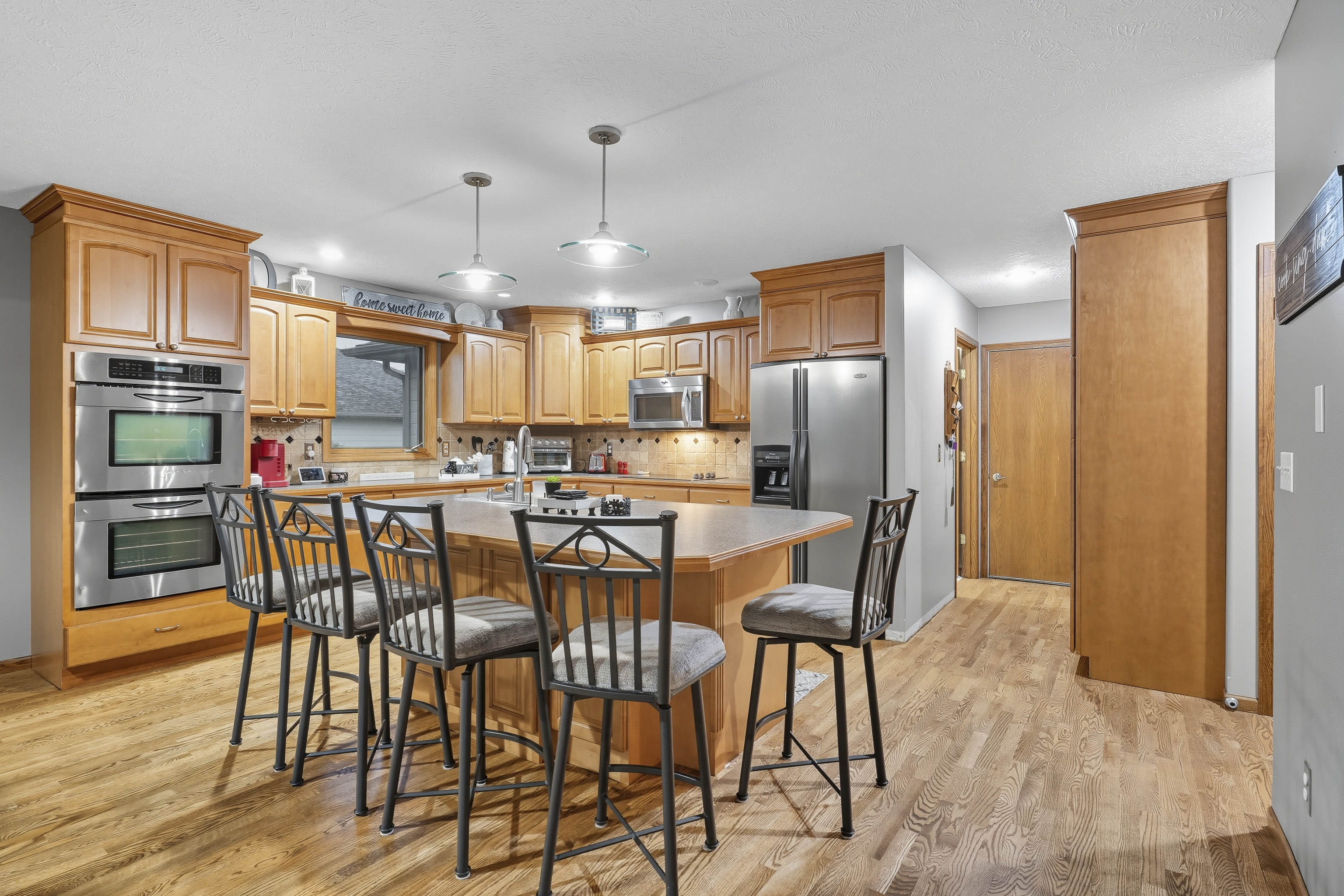 Manhattan, Kansas, 66502, United States, 5 Bedrooms Bedrooms, ,3 BathroomsBathrooms,Residential,For Sale,1960988