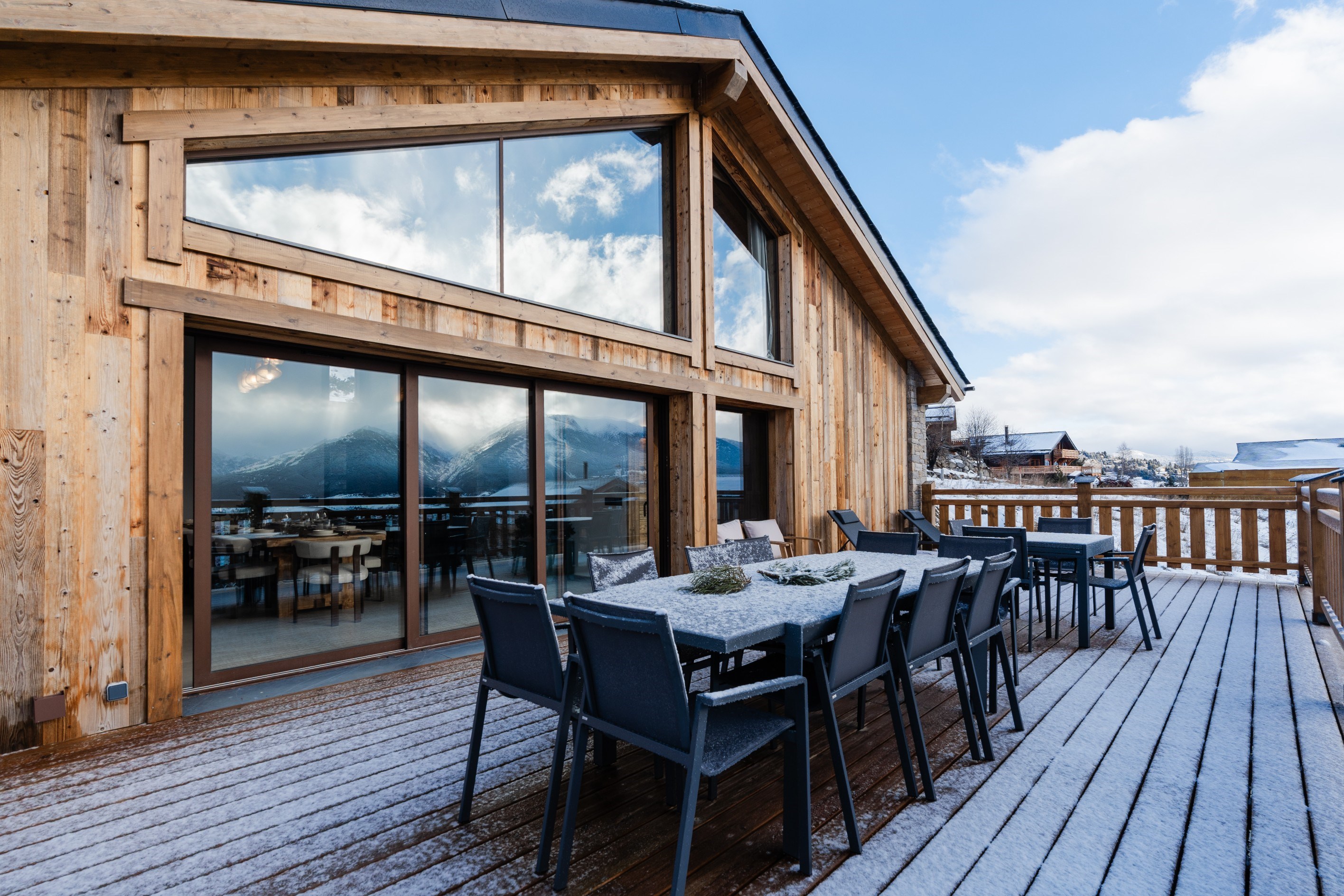 Exceptional New Chalet with Panoramic Views and High-End Features - 物件實景