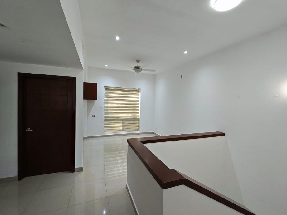 Circuito Primavera, Torreón, Coahuila de Zaragoza, 27018, Mexico, 3 Bedrooms Bedrooms, ,3 BathroomsBathrooms,Residential,For Sale,Circuito Primavera,1620692