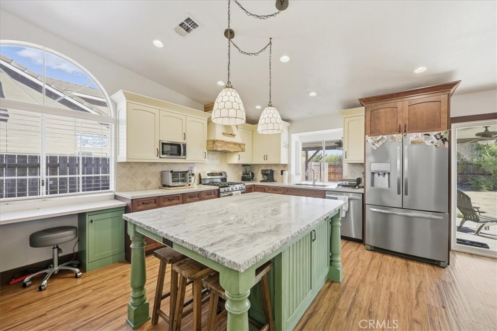 Lake Elsinore, California, 92530, United States, 3 Bedrooms Bedrooms, ,2 BathroomsBathrooms,Residential,For Sale,1977522