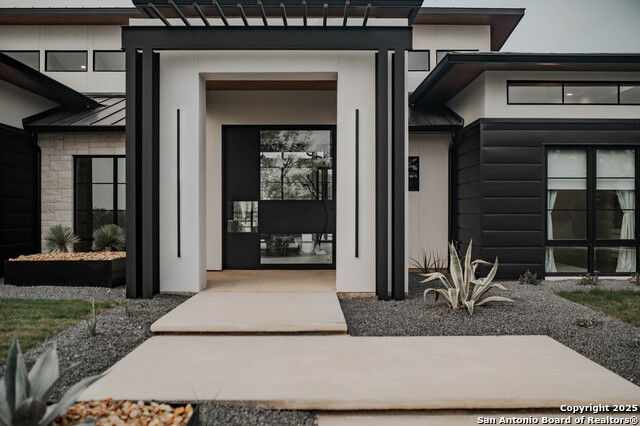 Victoria, Texas, 77904, United States, 4 Bedrooms Bedrooms, ,5 BathroomsBathrooms,Residential,For Sale,1997014