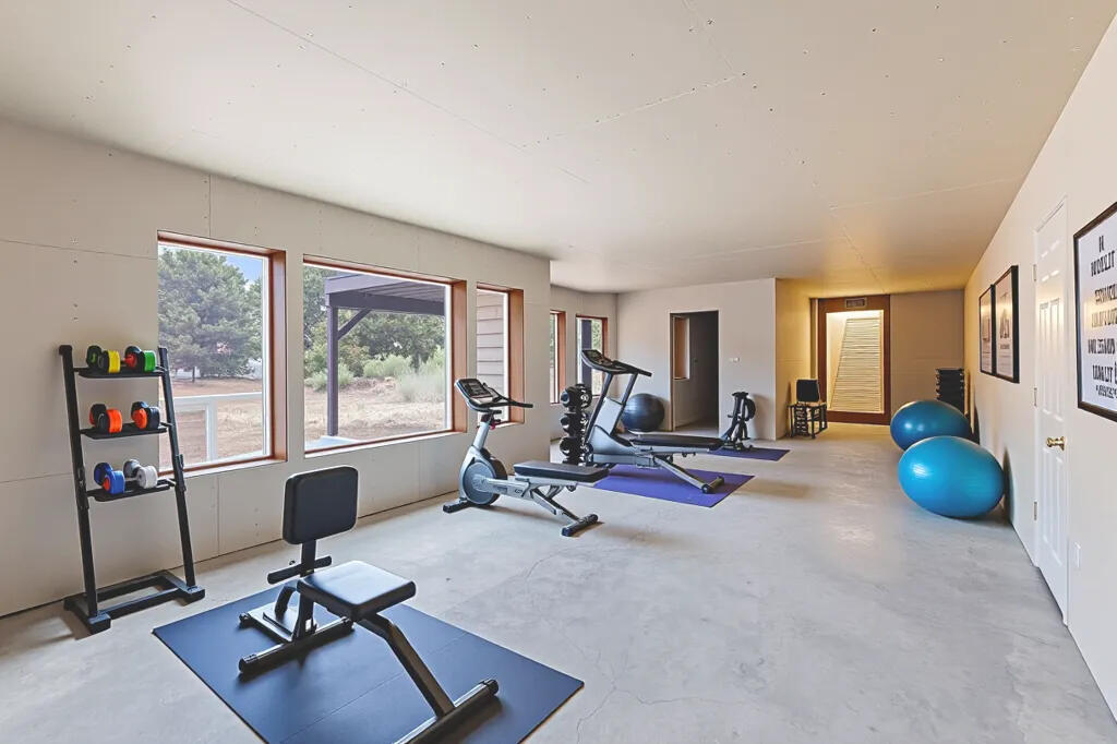 Prineville, Oregon, 97754, United States, 4 Bedrooms Bedrooms, ,3 BathroomsBathrooms,Residential,For Sale,1896038