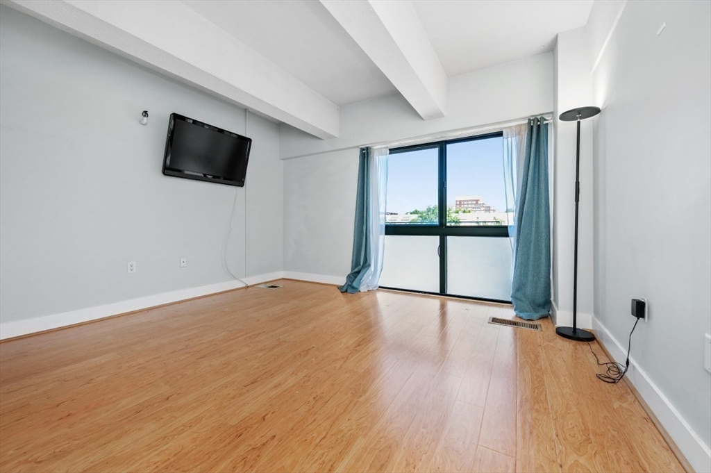 Boston, Massachusetts, 02129, United States, 1 Bedroom Bedrooms, ,2 BathroomsBathrooms,Residential,For Sale,1911386