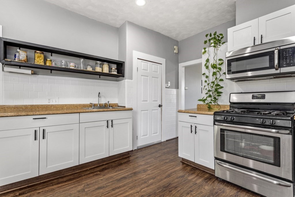 Revere, Massachusetts, 02151, United States, 4 Bedrooms Bedrooms, ,2 BathroomsBathrooms,Residential,For Sale,1878576