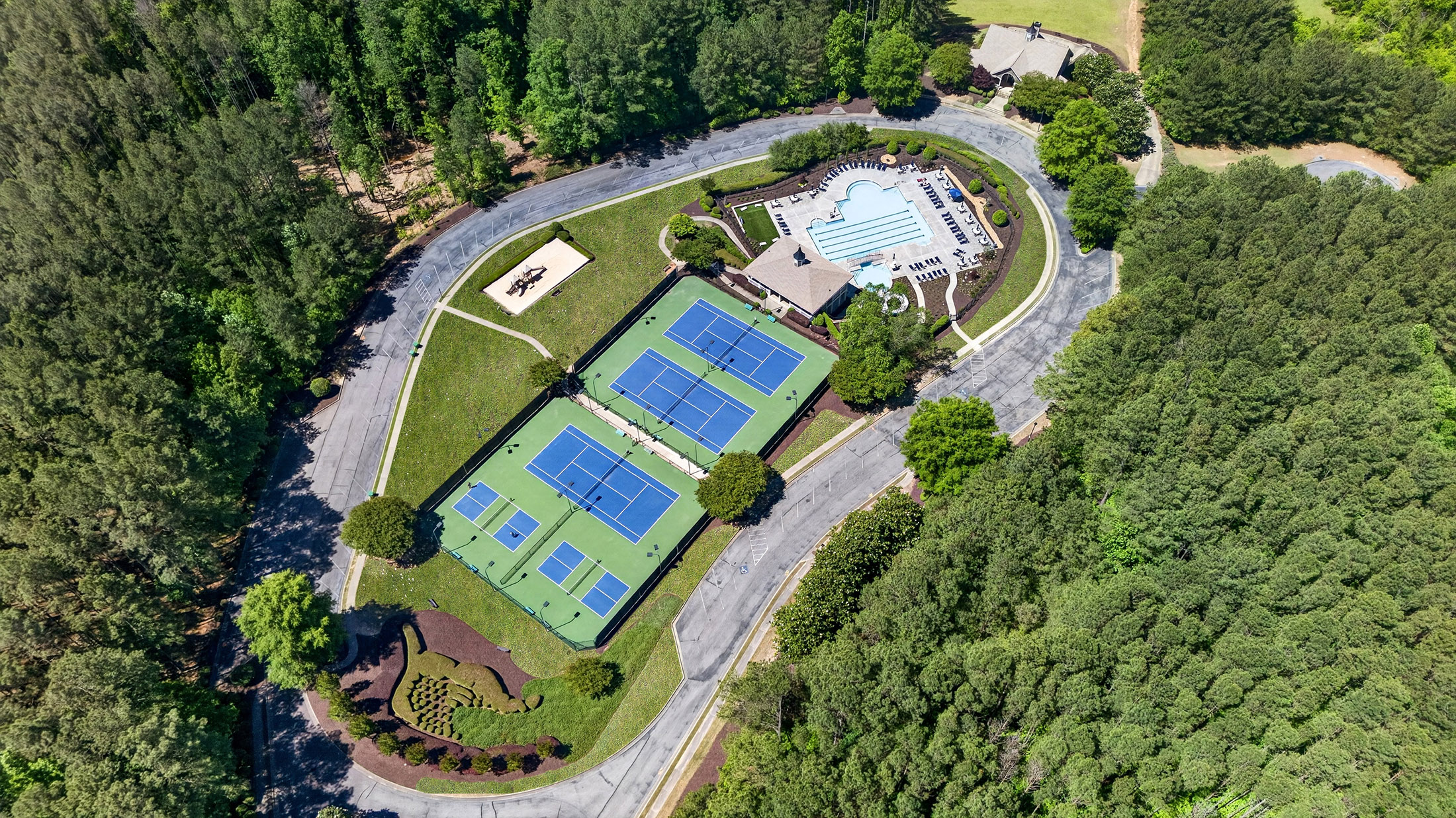  Located in the Highly Sought-After Governors Preserve Community - 物件實景
