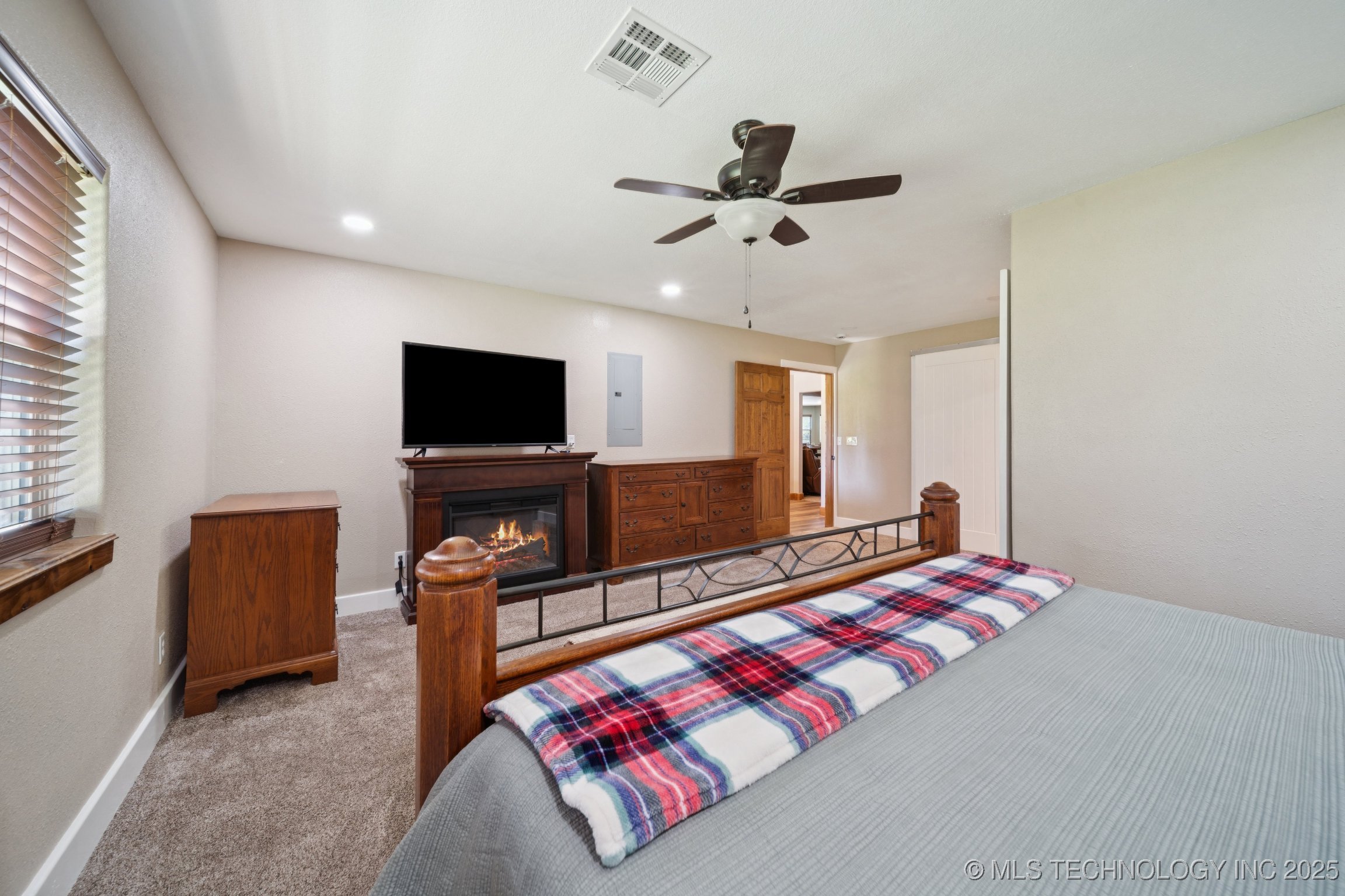 Henryetta, Oklahoma, 74437, United States, 4 Bedrooms Bedrooms, ,4 BathroomsBathrooms,Residential,For Sale,1939303