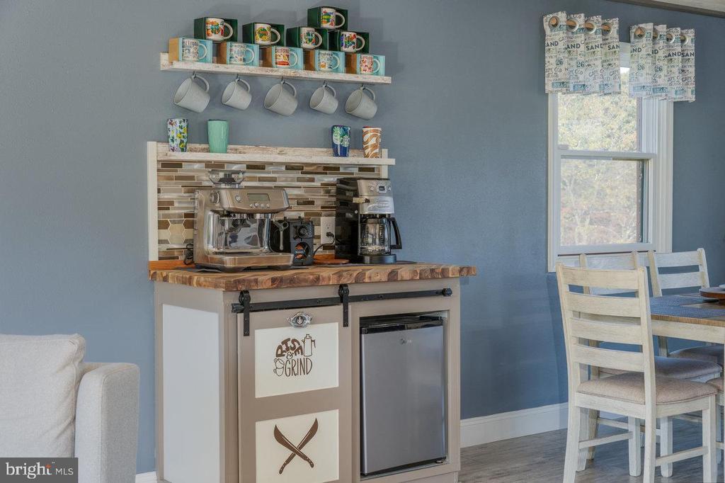 Gore, Virginia, 22637, United States, 4 Bedrooms Bedrooms, ,3 BathroomsBathrooms,Residential,For Sale,1949444