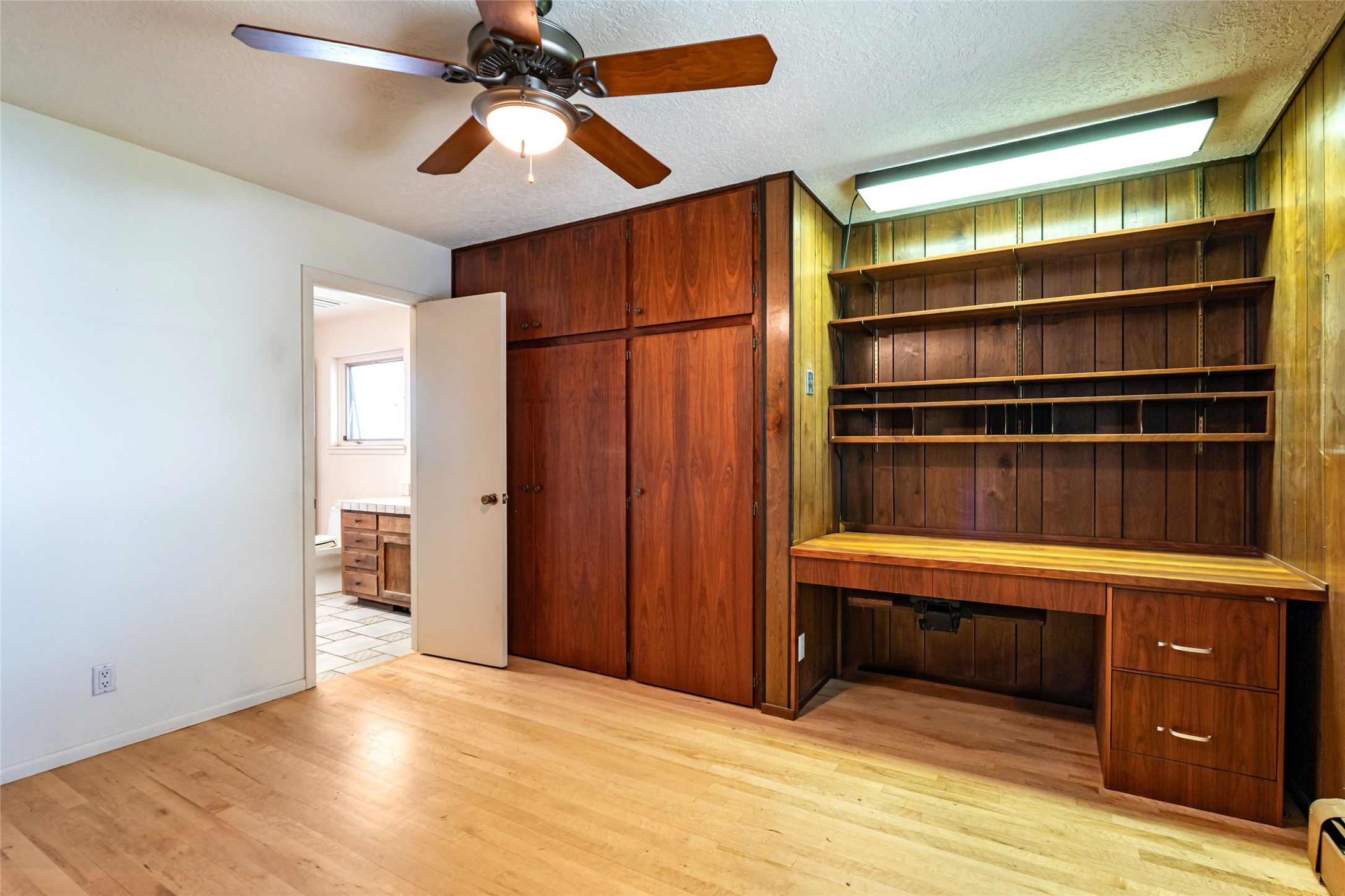  2532 Harold Place NE - 物件實景