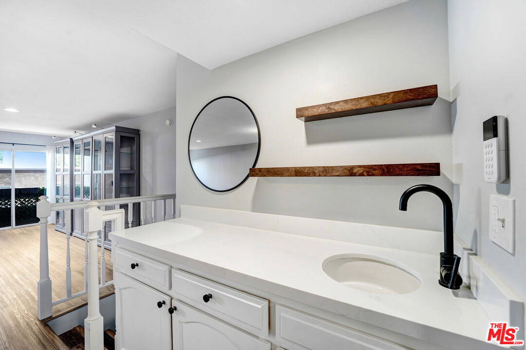 Sherman Oaks, California, 91403, United States, 2 Bedrooms Bedrooms, ,3 BathroomsBathrooms,Residential,For Sale,1900859