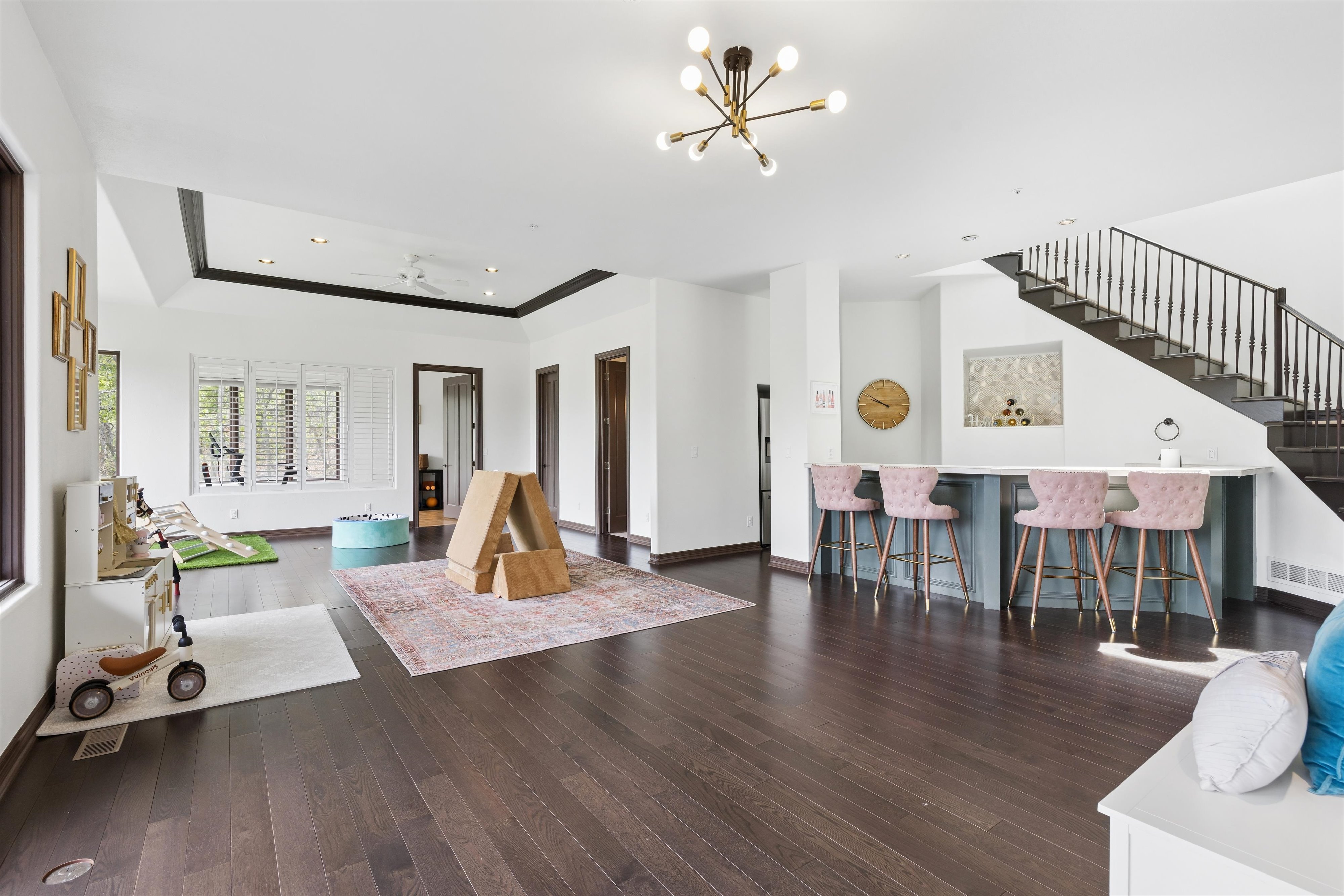  Remodeled 4 Bed 6 Bath Residence Offering Mountain, Sunset Views & Privacy - 物件實景