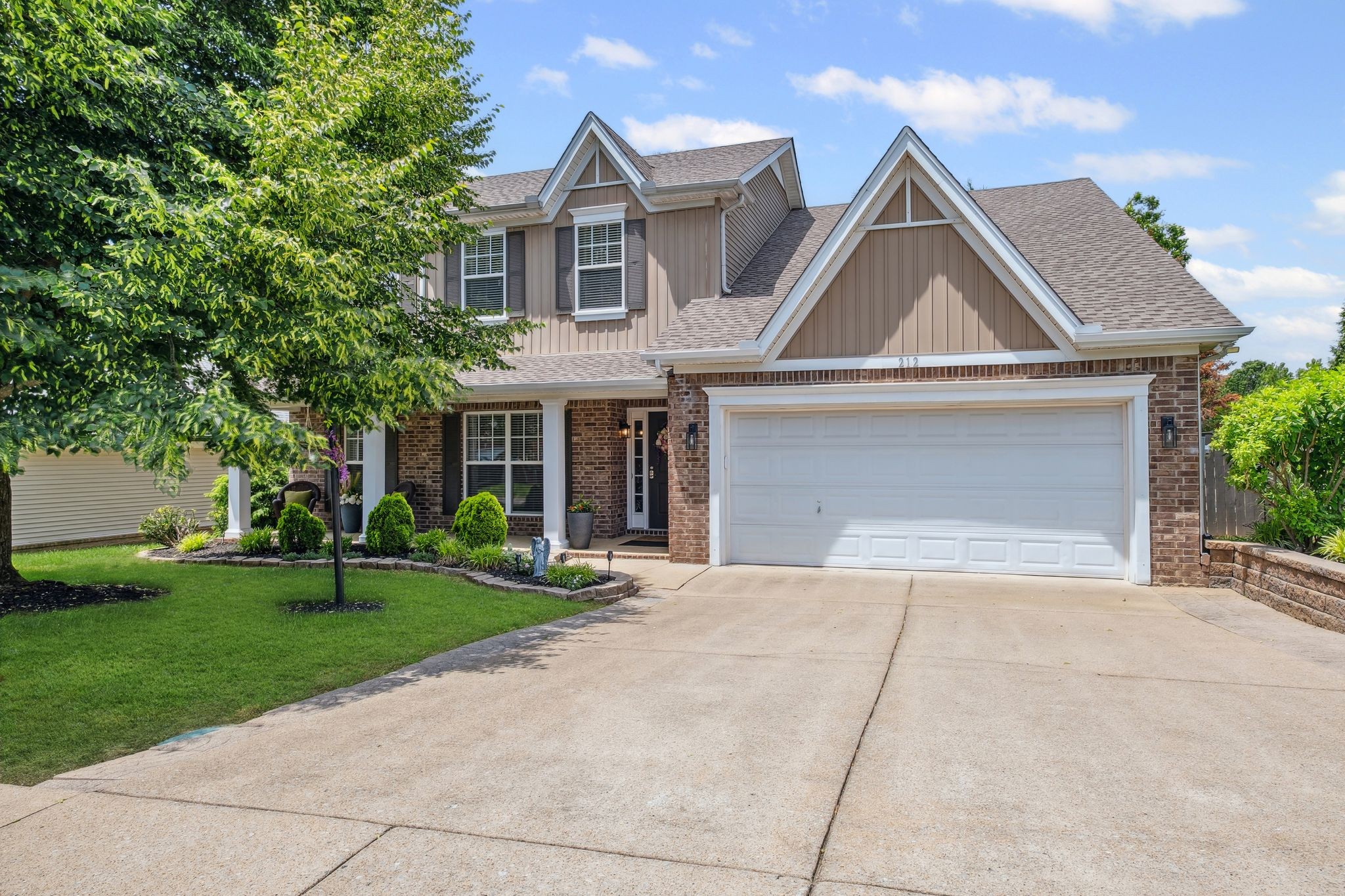 Hendersonville, Tennessee, 37075, United States, 4 Bedrooms Bedrooms, ,3 BathroomsBathrooms,Residential,For Sale,1819324