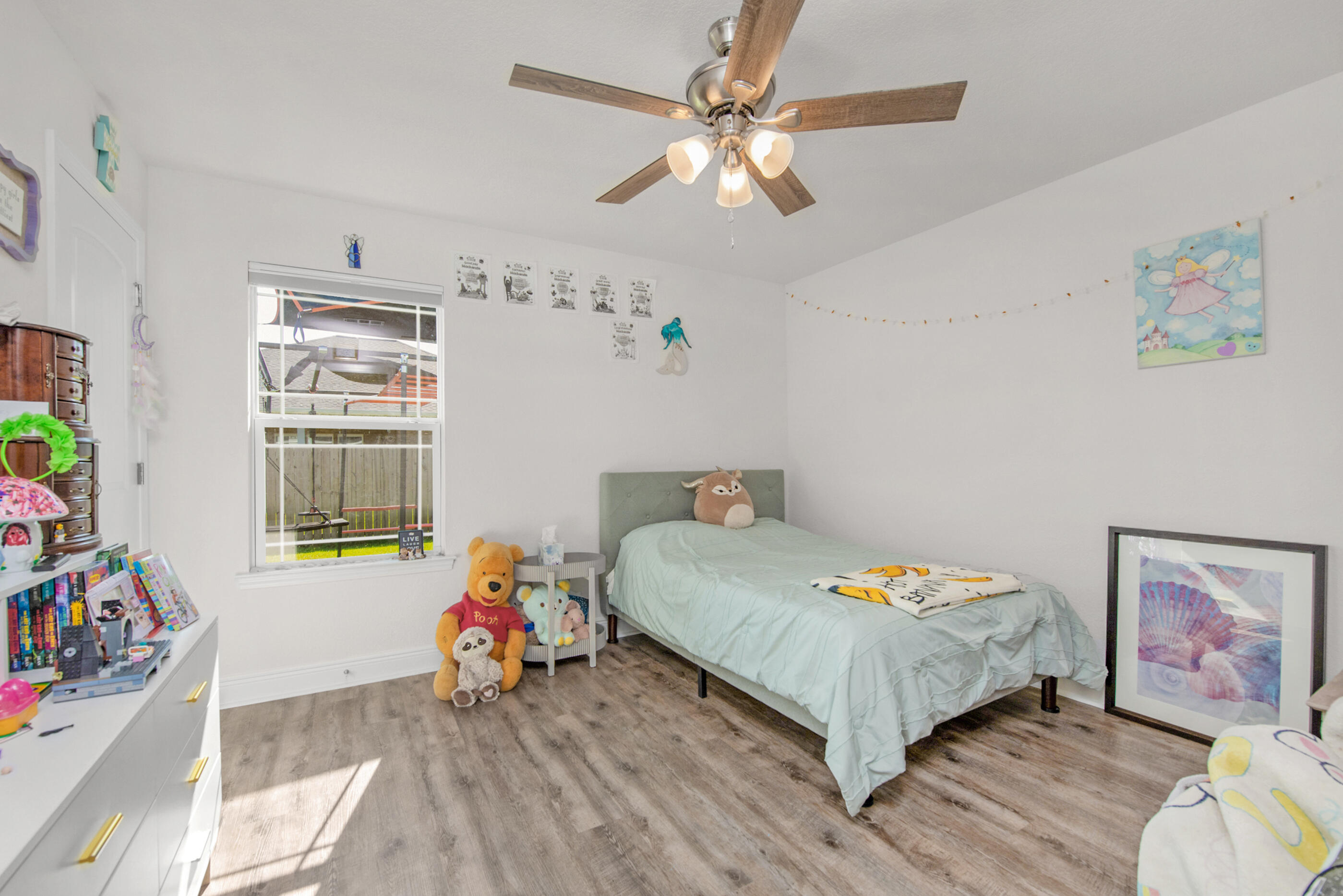 Gulf Breeze, Florida, 32563, United States, 5 Bedrooms Bedrooms, ,3 BathroomsBathrooms,Residential,For Sale,1950395