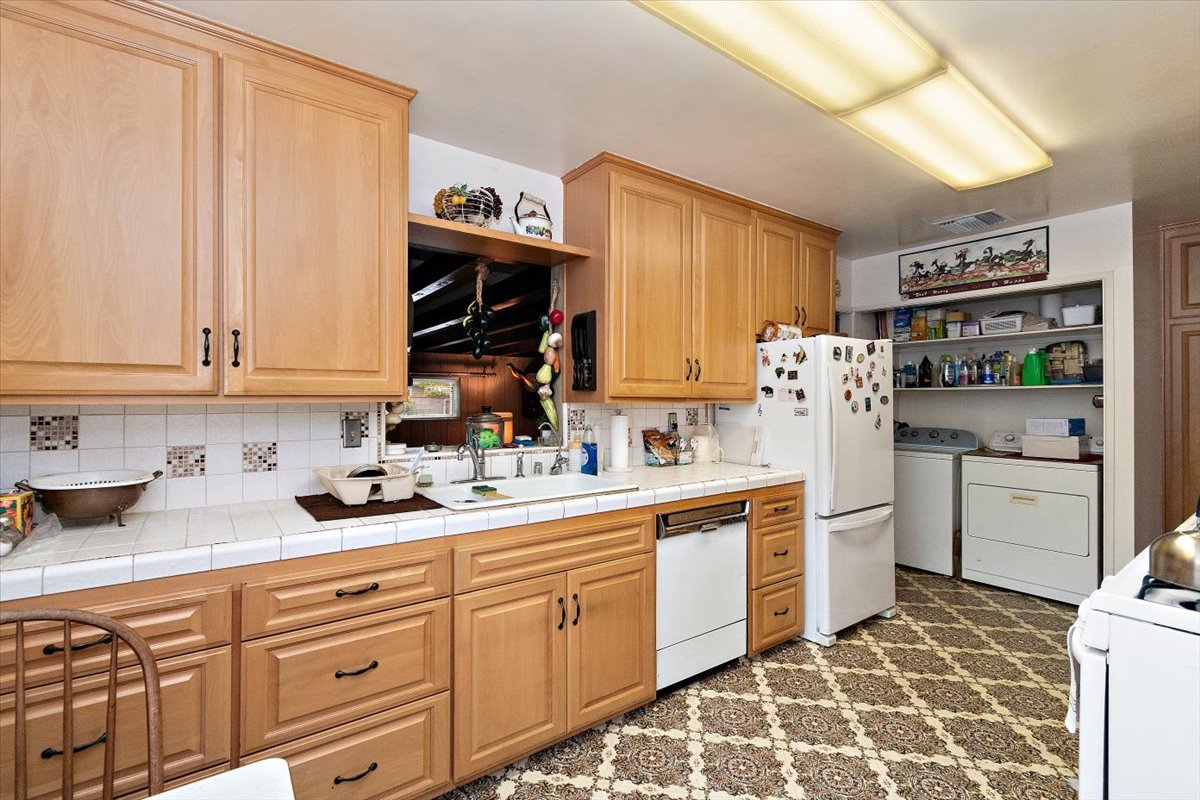Lakewood, California, 90713, United States, 3 Bedrooms Bedrooms, ,1 BathroomBathrooms,Residential,For Sale,1927996
