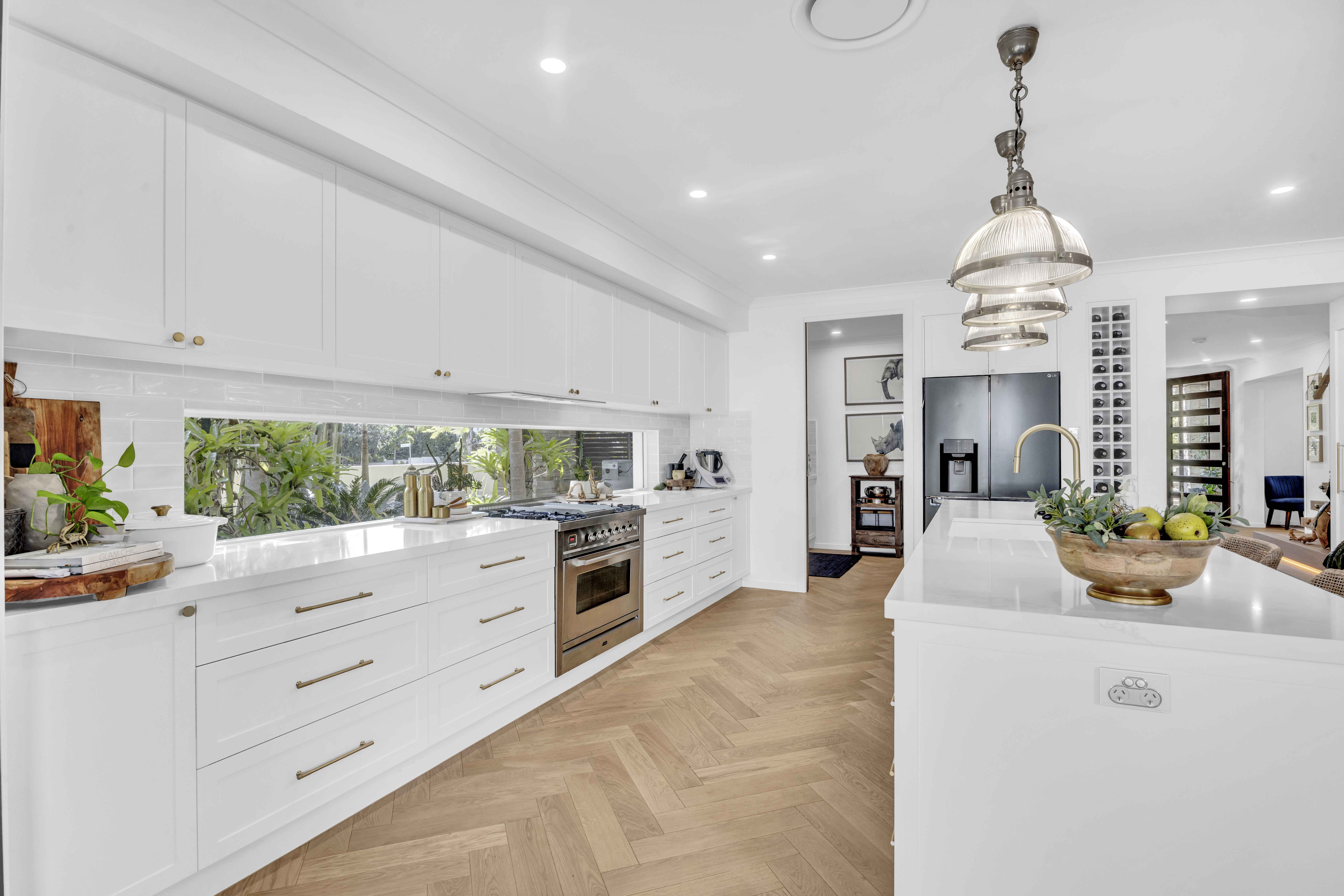 Your Private, Elegant Sanctuary Awaits - Moments to Schools and Shops 