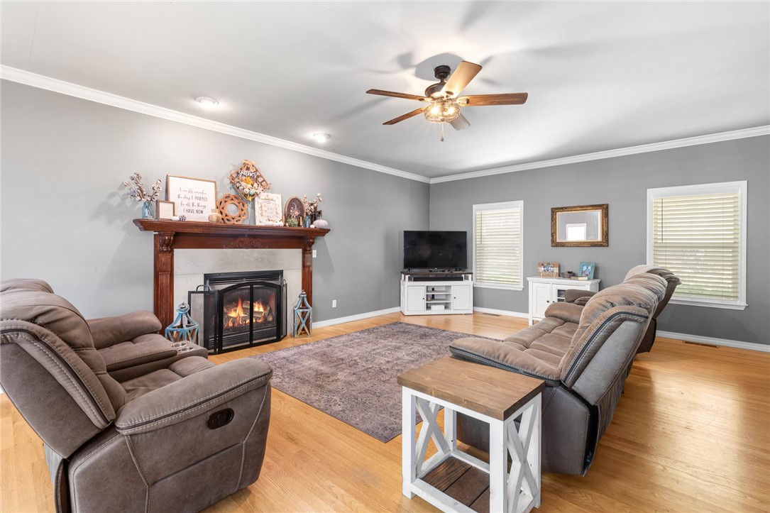 Harrison, Arkansas, 72601, United States, 5 Bedrooms Bedrooms, ,4 BathroomsBathrooms,Residential,For Sale,1934554