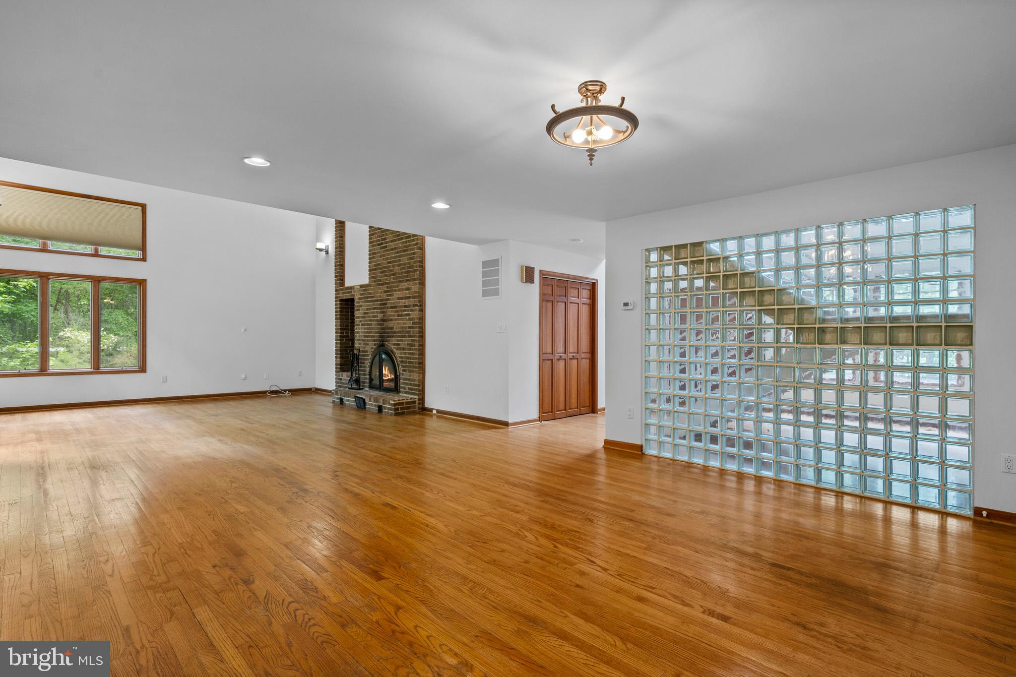 La Plata, Maryland, 20646, United States, 5 Bedrooms Bedrooms, ,4 BathroomsBathrooms,Residential,For Sale,1928558