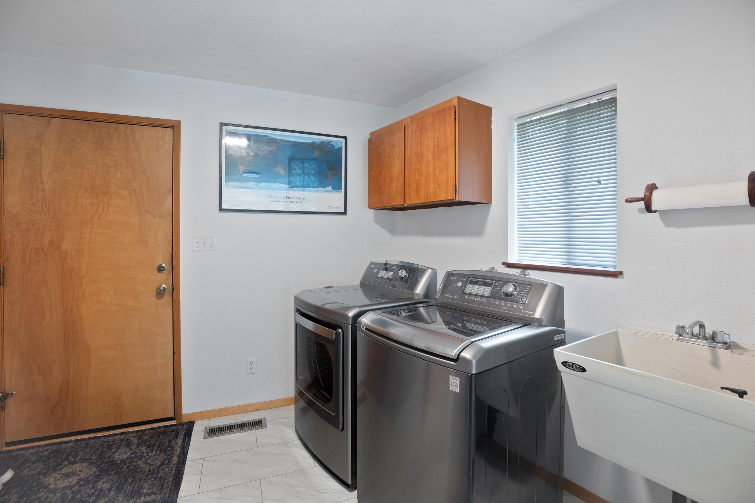 Grants Pass, Oregon, 97527, United States, 3 Bedrooms Bedrooms, ,3 BathroomsBathrooms,Residential,For Sale,1822817