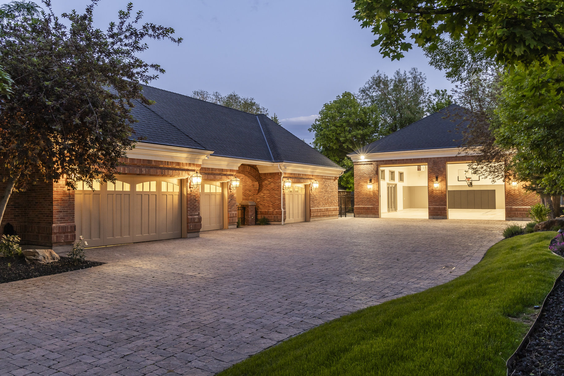  Gated West Jordan 2 Story Estate with 10 Car Garage and Swimming Pool - 物件實景