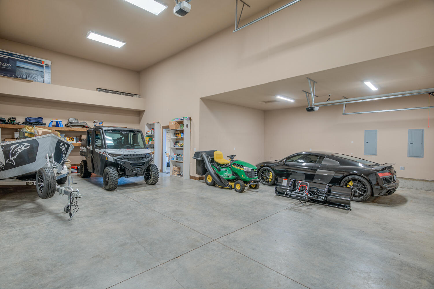 Bend, Oregon, 97703, United States, 3 Bedrooms Bedrooms, ,3 BathroomsBathrooms,Residential,For Sale,1984485