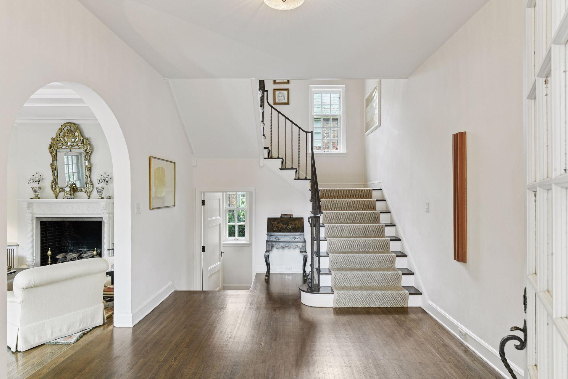 Minneapolis, Minnesota, 55405, United States, 5 Bedrooms Bedrooms, ,4 BathroomsBathrooms,Residential,For Sale,1989086