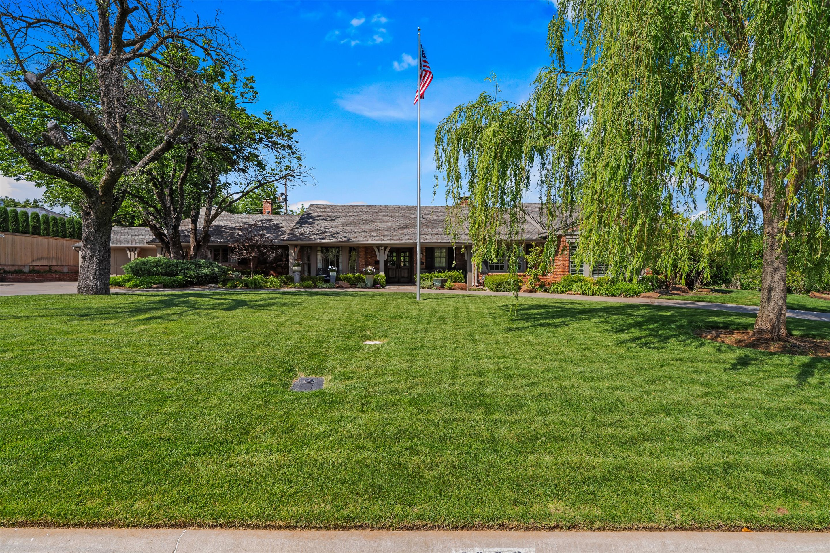  1603 Dorchester Drive, Nichols Hills, OK 73120 - 物件實景