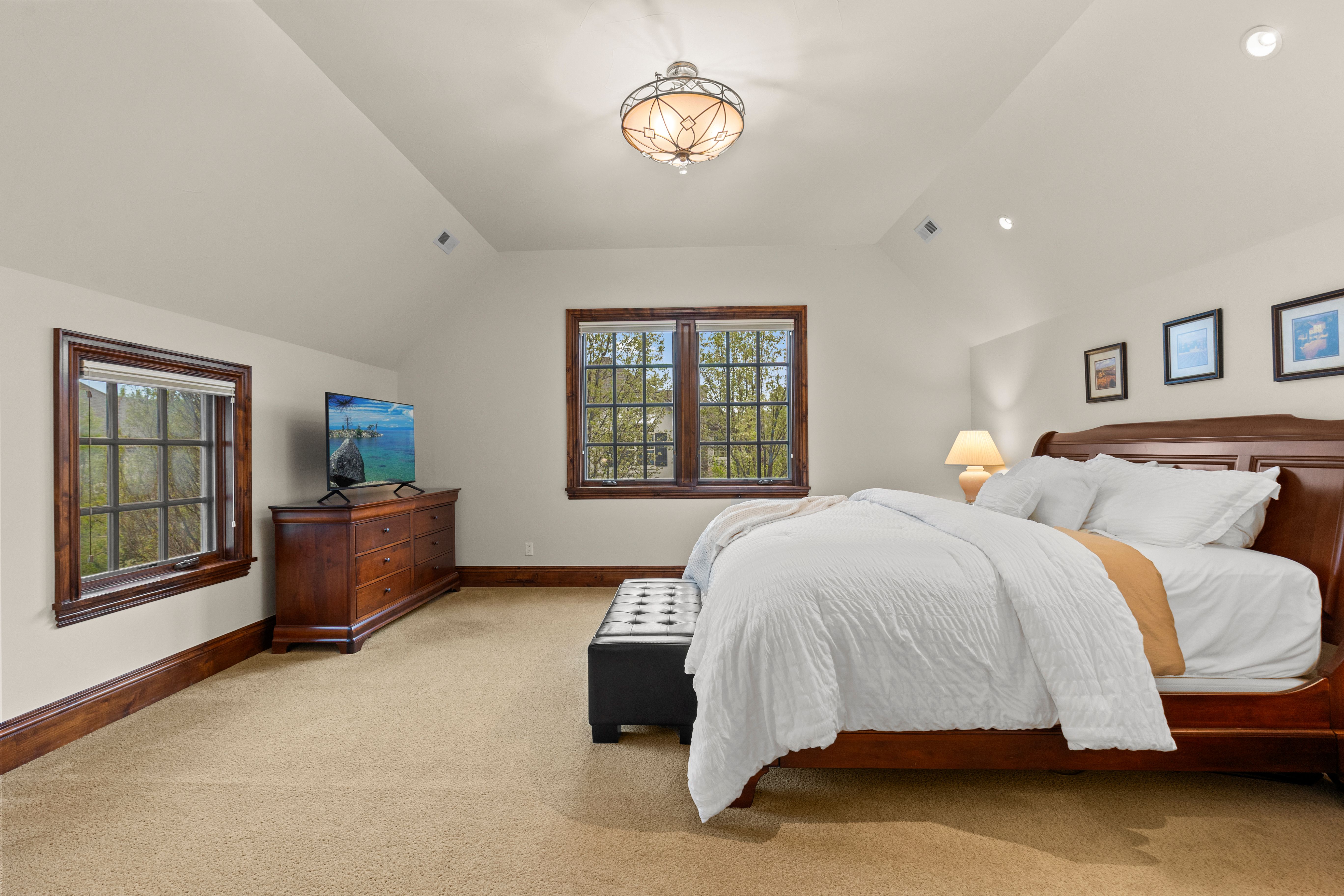  LUXURY LIVING IN LOWRY TIMELESS ENGLISH TUDOR EXPANSIVE LOT ON 6TH AVENUE PKWY - 物件實景