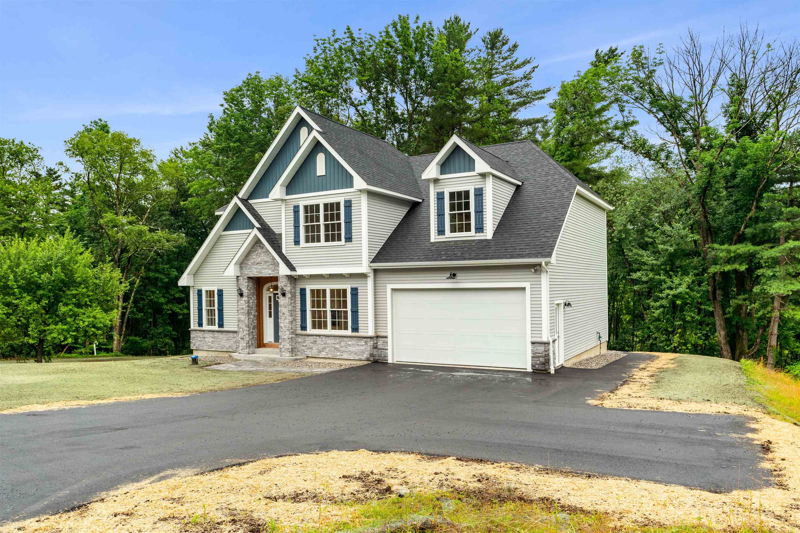 Hooksett, New Hampshire, 03106, United States, 4 Bedrooms Bedrooms, ,3 BathroomsBathrooms,Residential,For Sale,1895985