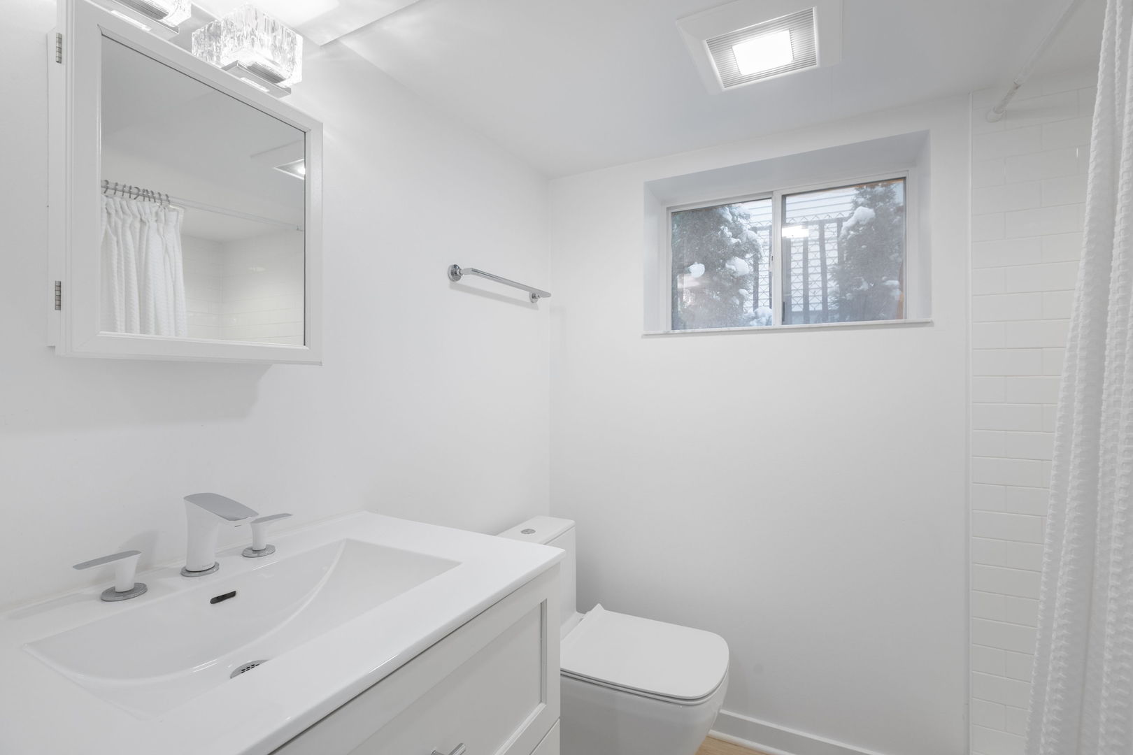 Lake Forest, Illinois, 60045, United States, 3 Bedrooms Bedrooms, ,2 BathroomsBathrooms,Residential,For Sale,1992856