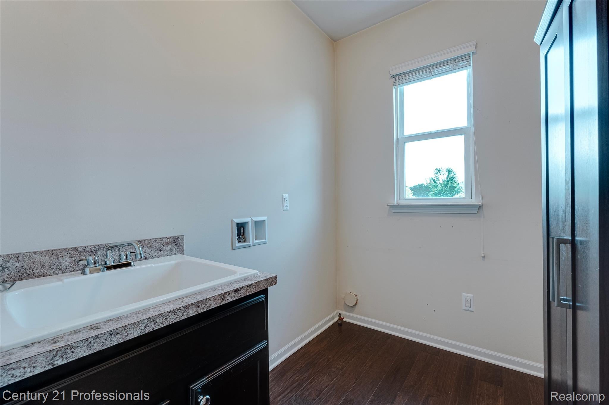 Canton, Michigan, 48187, United States, 5 Bedrooms Bedrooms, ,6 BathroomsBathrooms,Residential,For Sale,1908049
