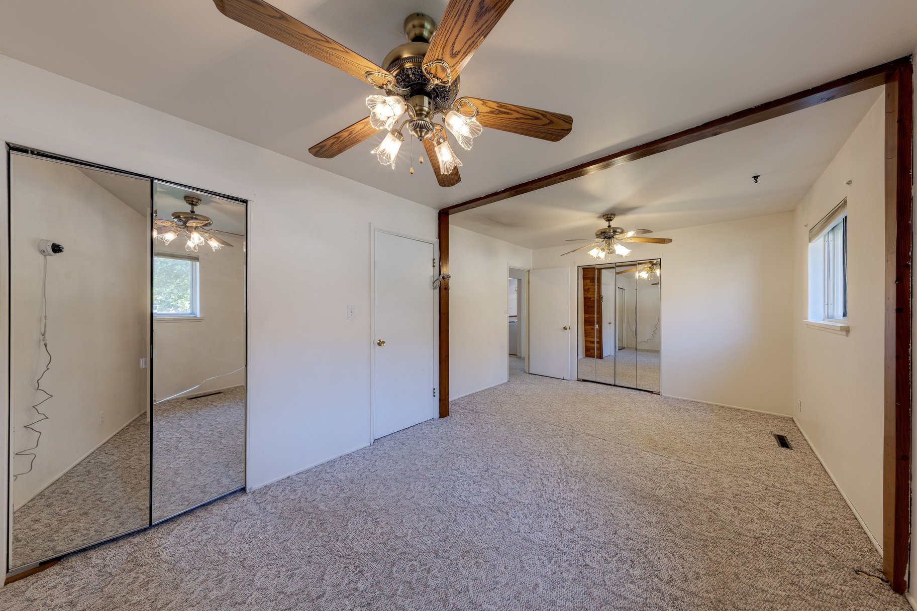  In-Town Home with Deck, Patio and Walkout Basement - 物件實景