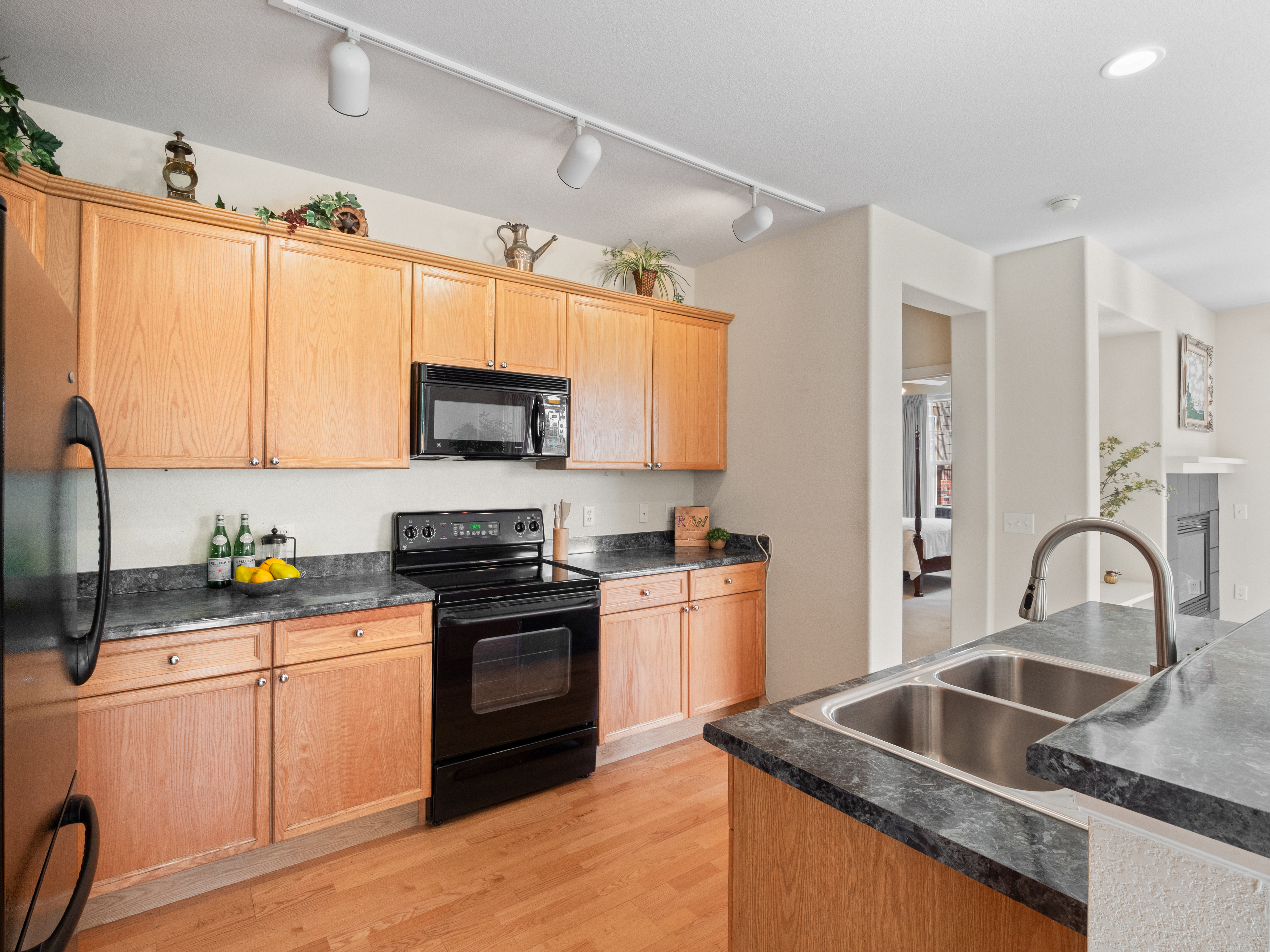  2240 S Vaughn Way, Aurora, CO, 80014 - 物件實景