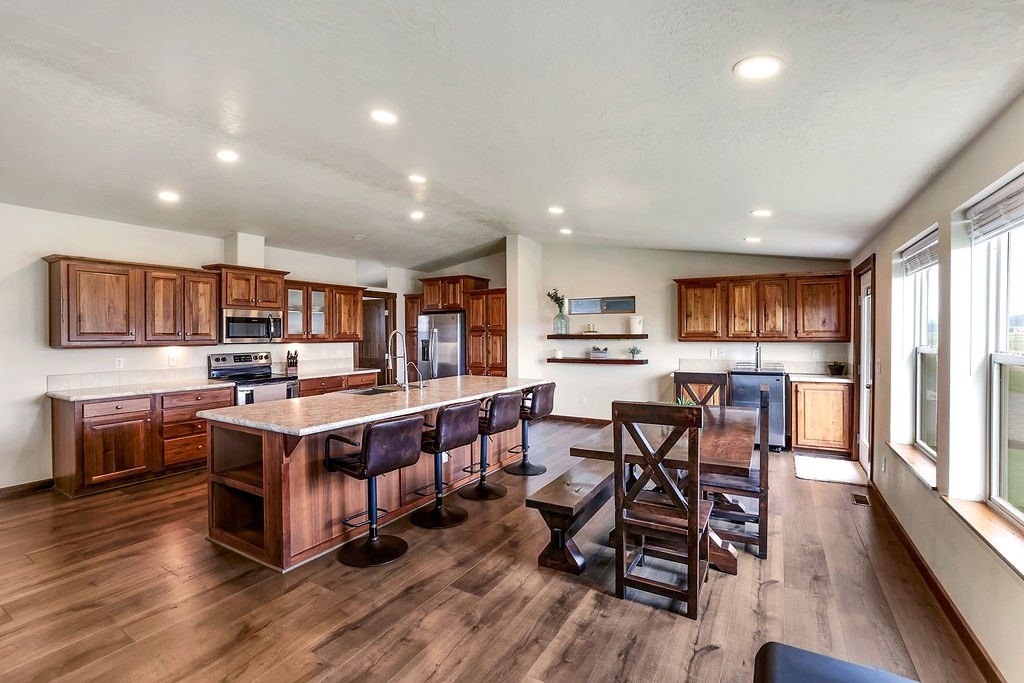 Donnelly, Idaho, 83615, United States, 3 Bedrooms Bedrooms, ,1 BathroomBathrooms,Residential,For Sale,2005150