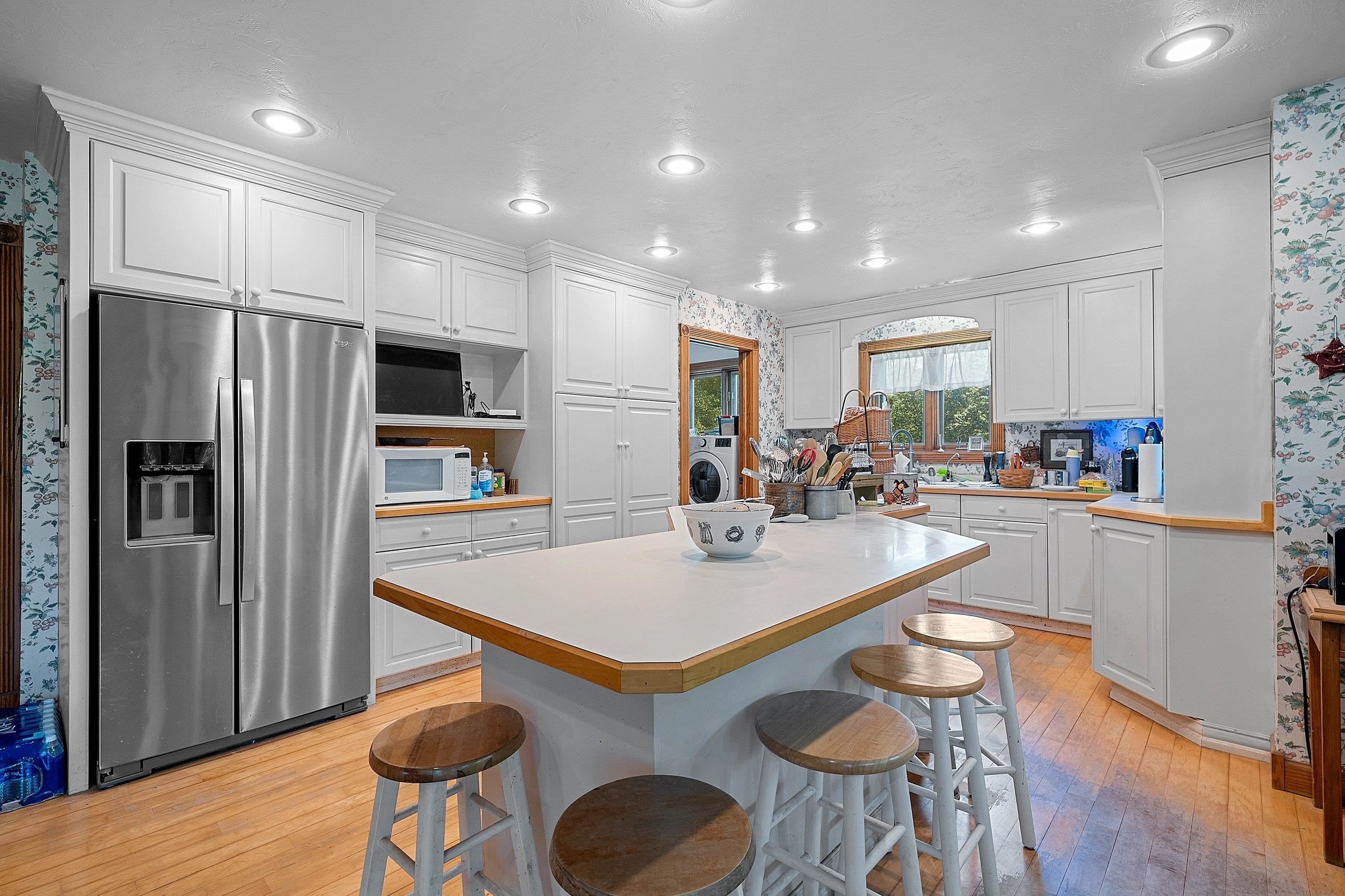 DE PERE, Wisconsin, 54115-9240, United States, 4 Bedrooms Bedrooms, ,4 BathroomsBathrooms,Residential,For Sale,2048017