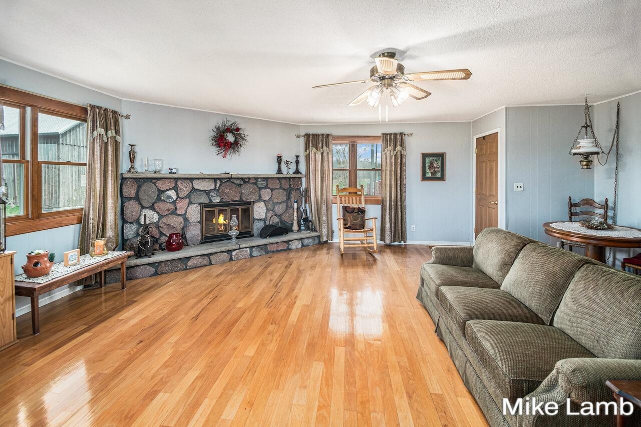 Kent City, Michigan, 49330, United States, 4 Bedrooms Bedrooms, ,1 BathroomBathrooms,Residential,For Sale,1793109