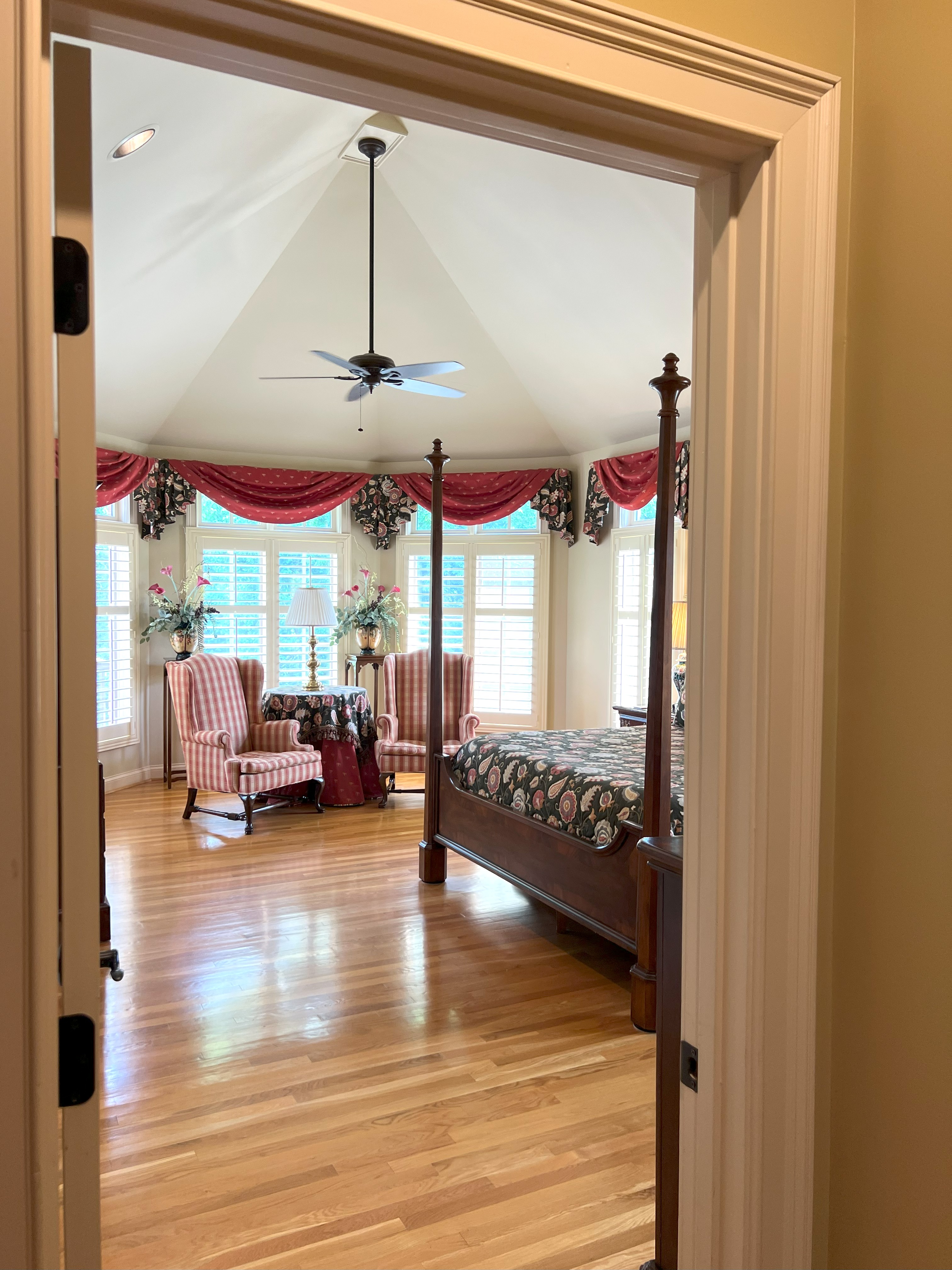 Frankfort, Kentucky, 40601, United States, 5 Bedrooms Bedrooms, ,4 BathroomsBathrooms,Residential,For Sale,1983551