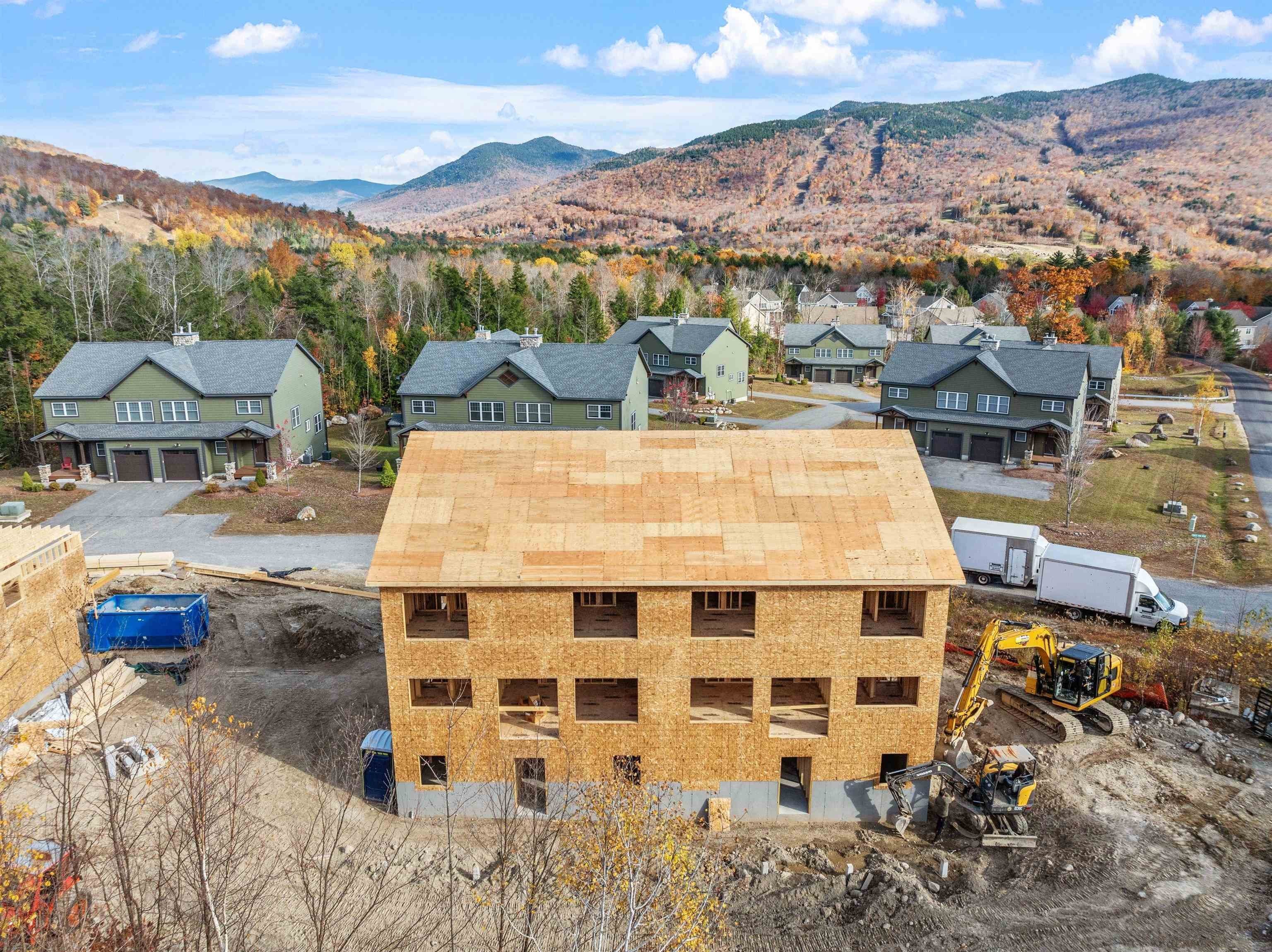 Lincoln, New Hampshire, 03251, United States, 5 Bedrooms Bedrooms, ,5 BathroomsBathrooms,Residential,For Sale,1978136