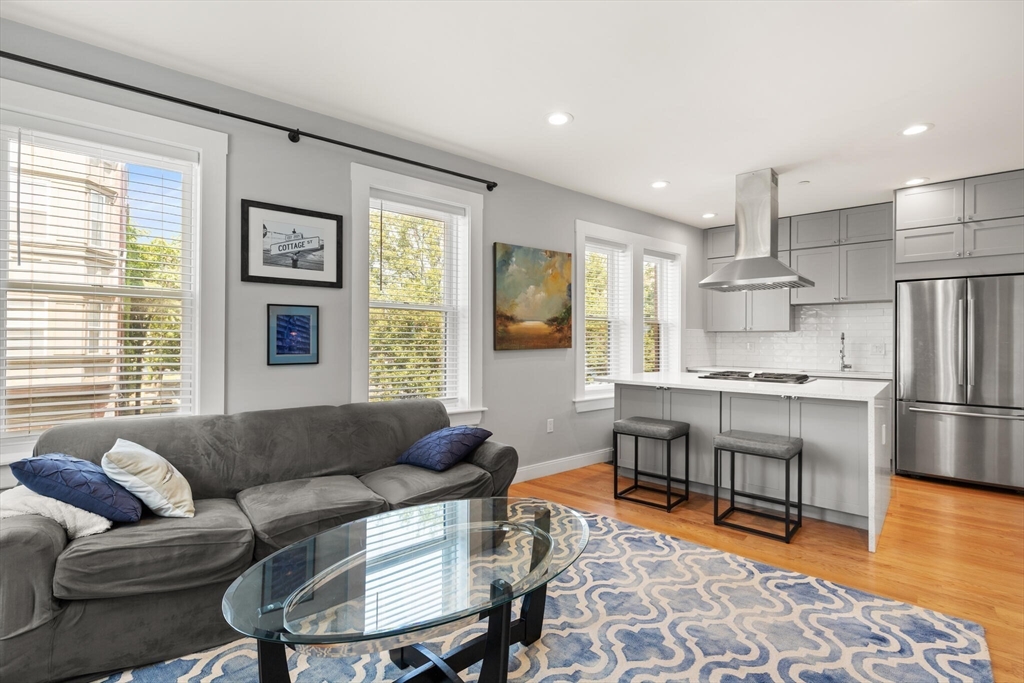 Boston, Massachusetts, 02128, United States, 2 Bedrooms Bedrooms, ,2 BathroomsBathrooms,Residential,For Sale,1925542