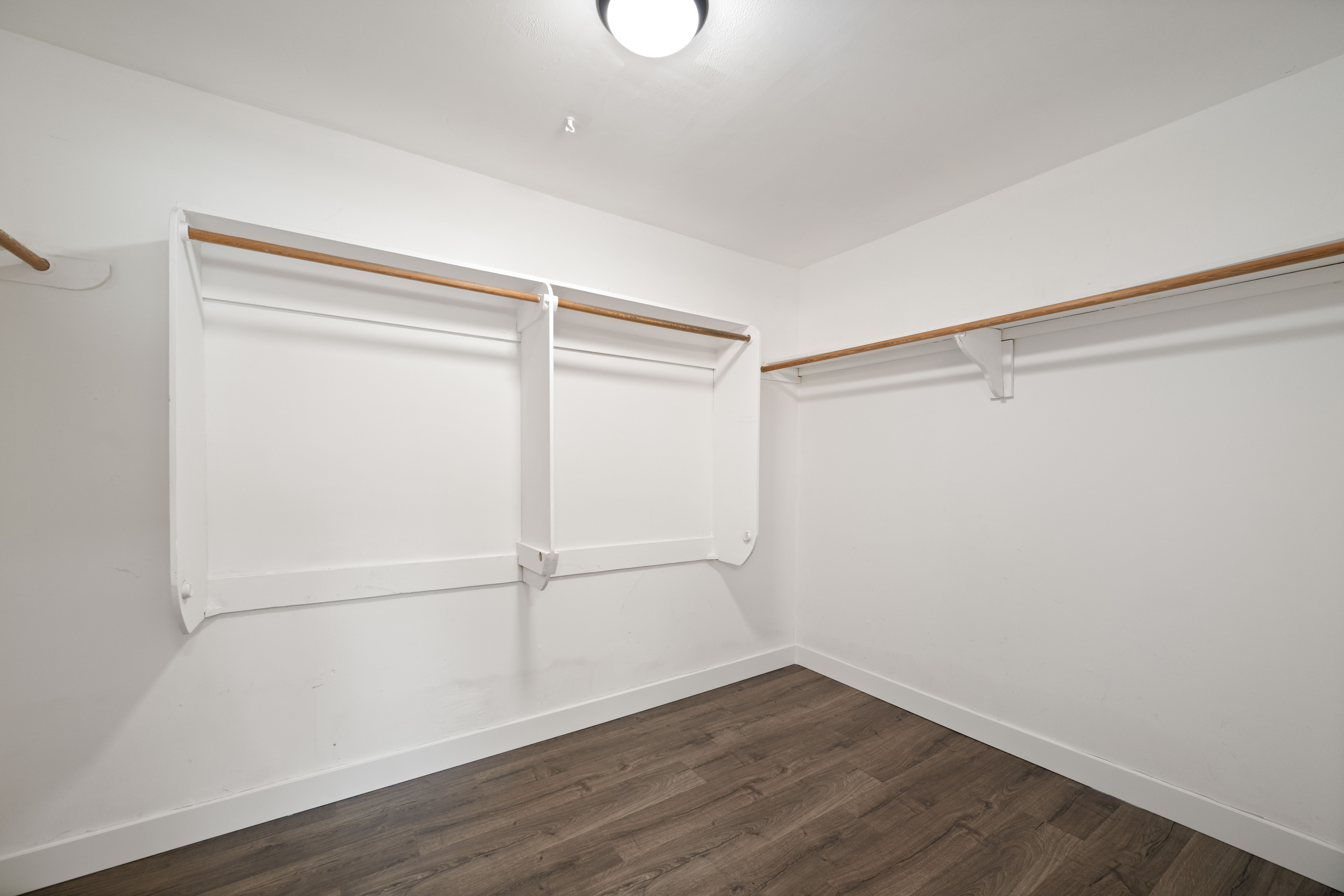  Fully Updated Kitchen, Bathrooms, Floors & More - 物件實景