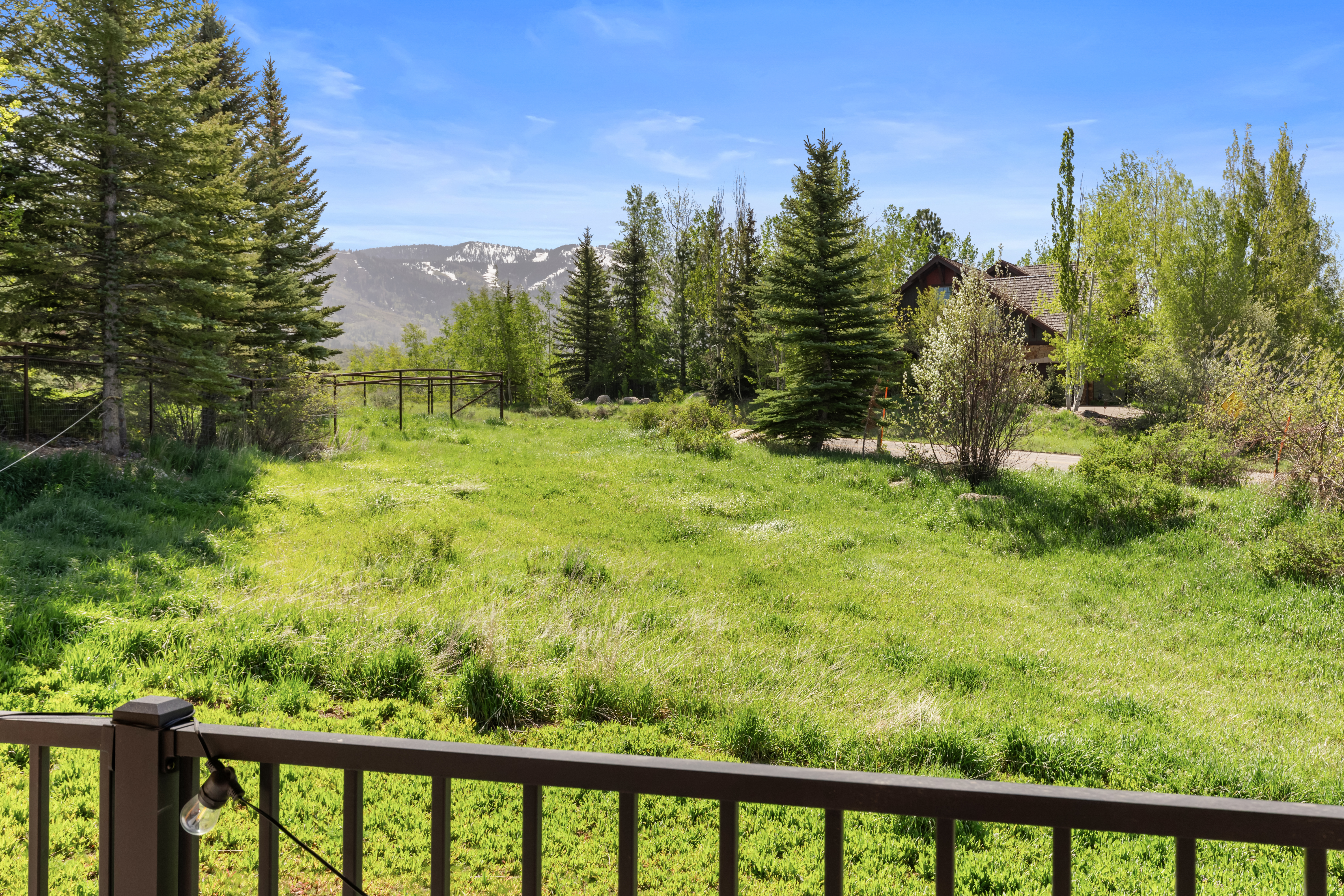  MODERN FISH CREEK AREA HOME - 物件實景