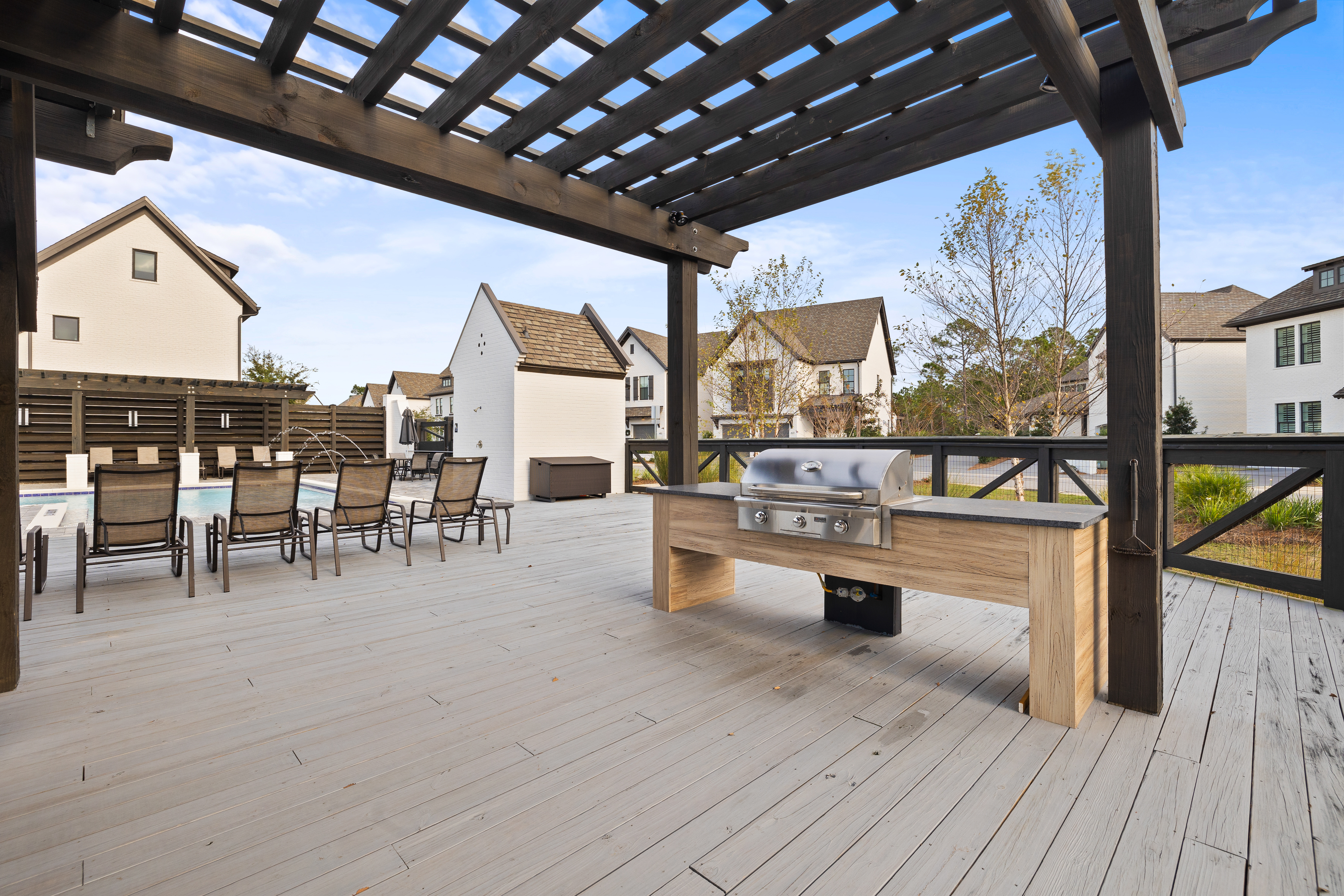  Multi-Level Refined Coastal Home In Gated Community Near Beach Access - 物件實景