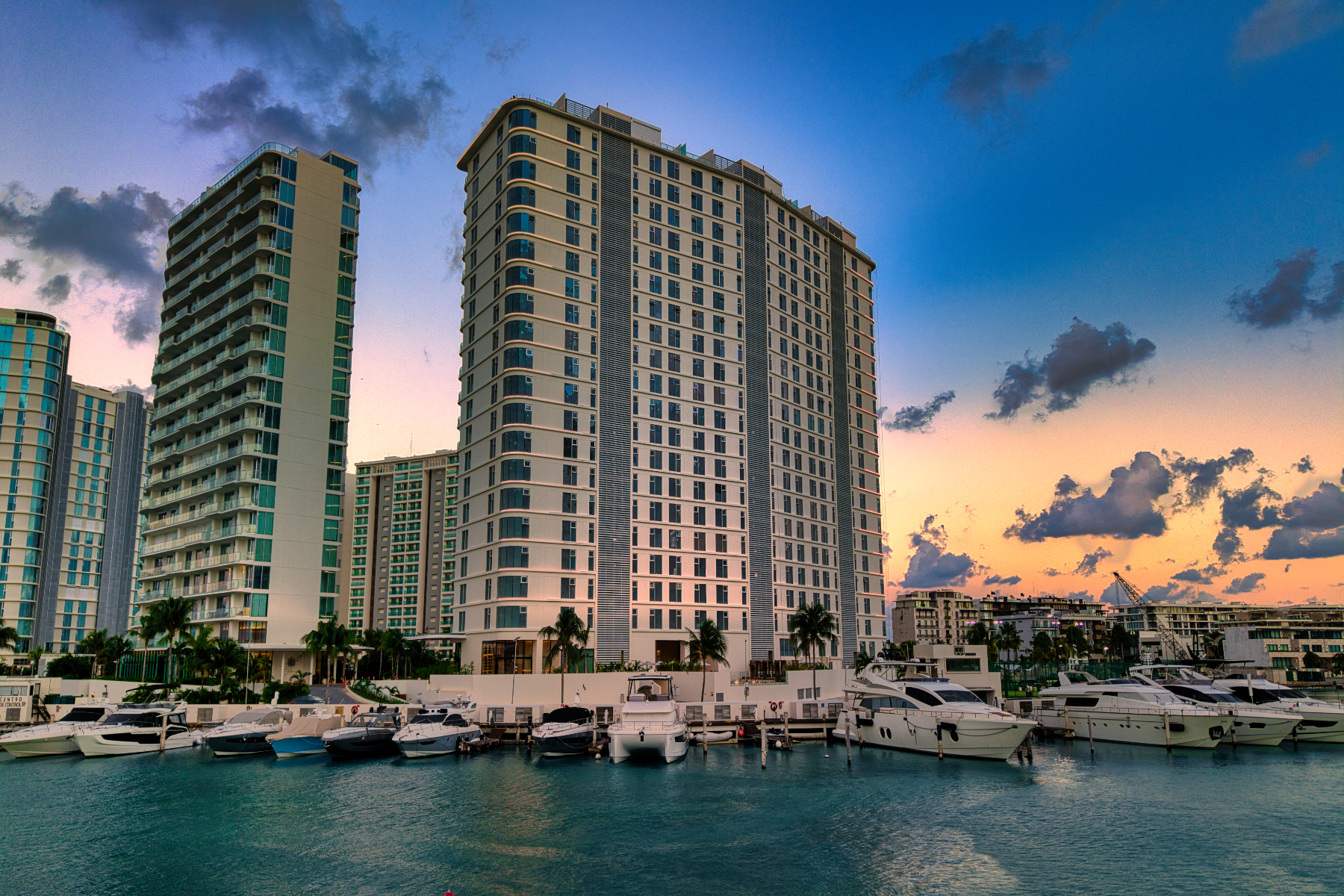  Oceanfront SLS Residences - 物件實景