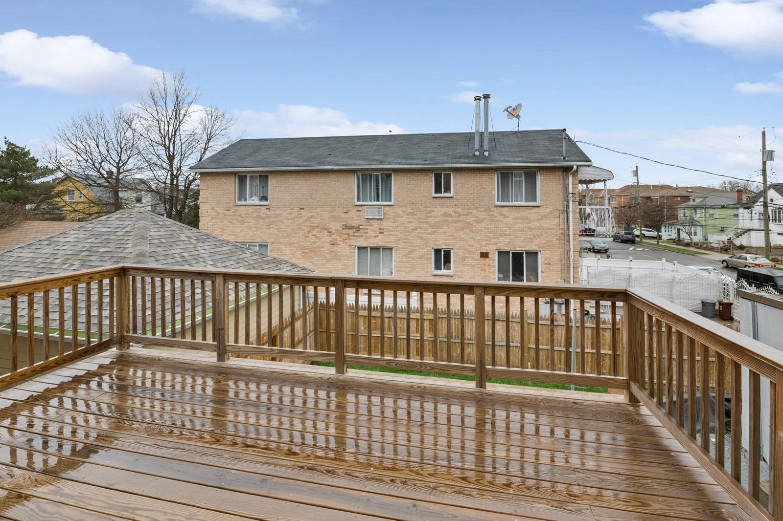 Bronx, New York, 10465, United States, 3 Bedrooms Bedrooms, ,2 BathroomsBathrooms,Residential,For Sale,1794216
